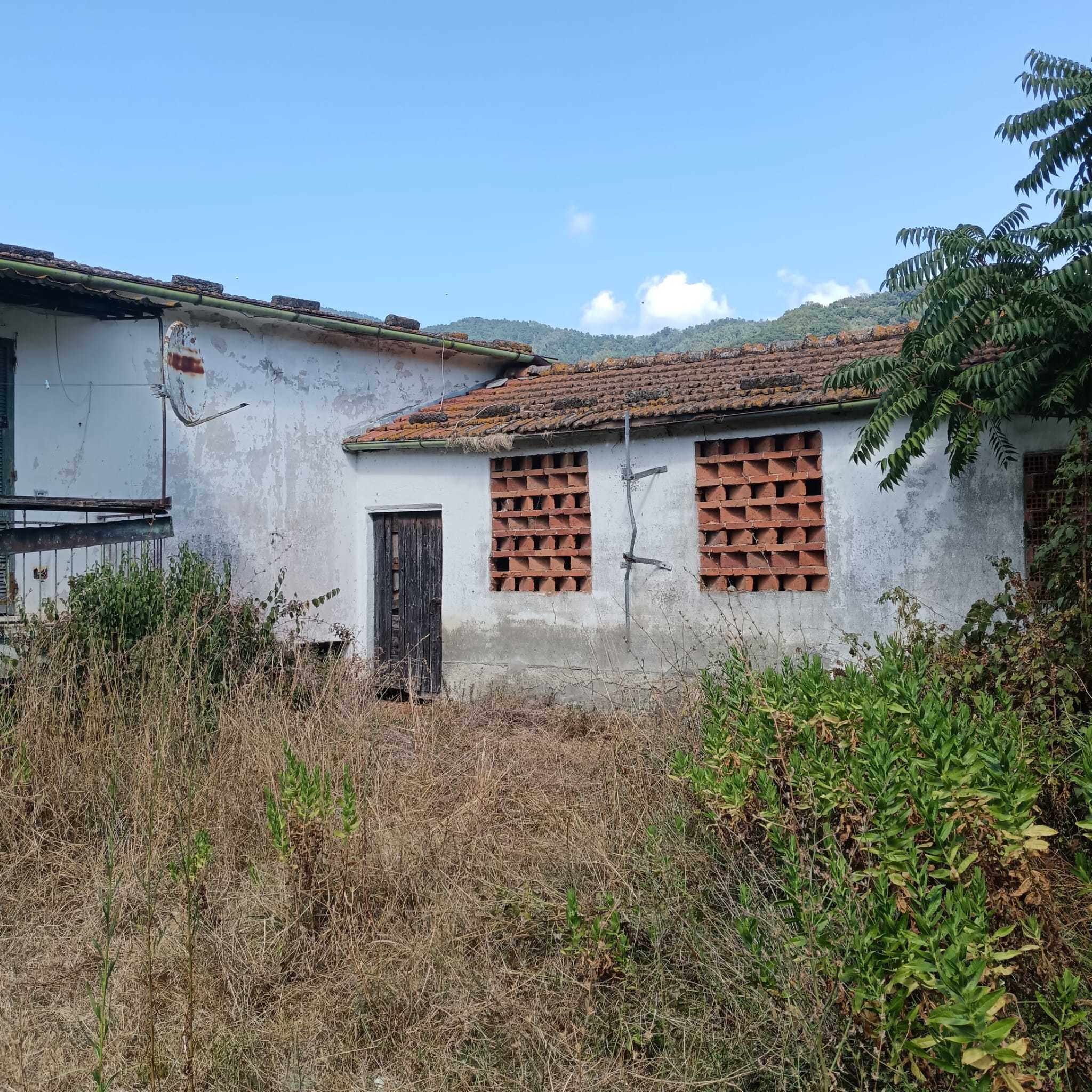 Immagine 9 di Rustico / casale in vendita  a Castelnuovo Magra