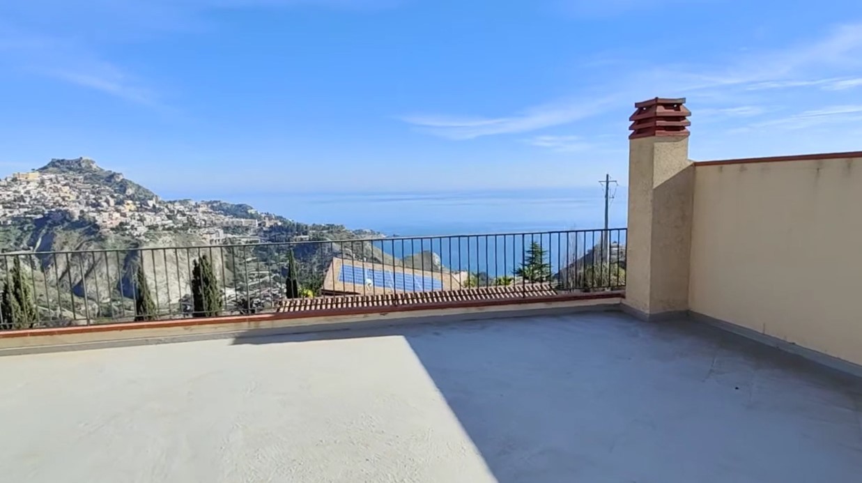 Immagine 3 di Villa in vendita  in c.da mastrissa snc a Taormina
