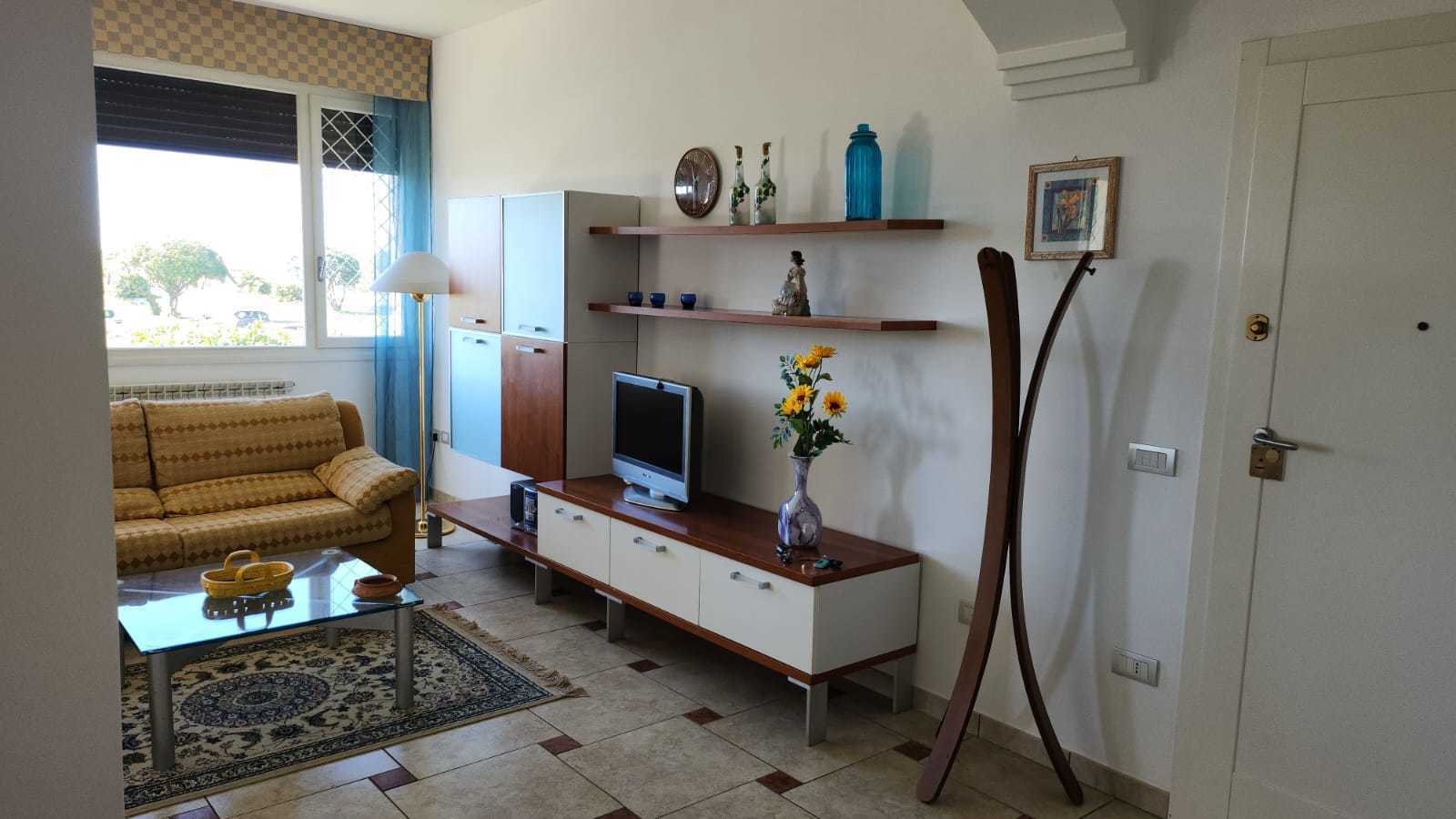 Immagine 27 di Appartamento in vendita  a Viareggio