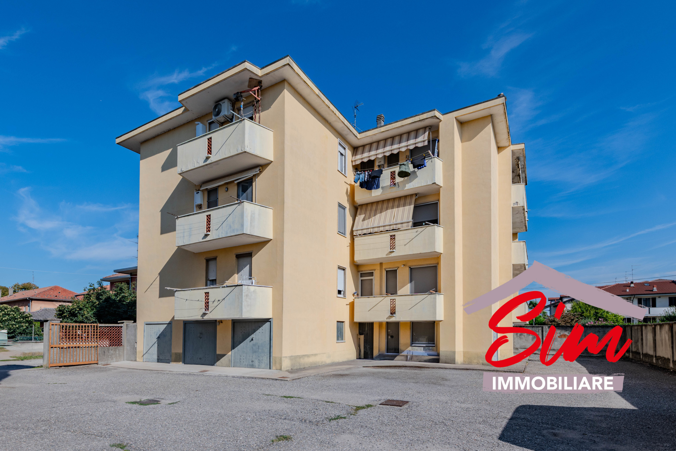 Immagine 26 di Trilocale in vendita  in Via F. Masini 42 a Romentino