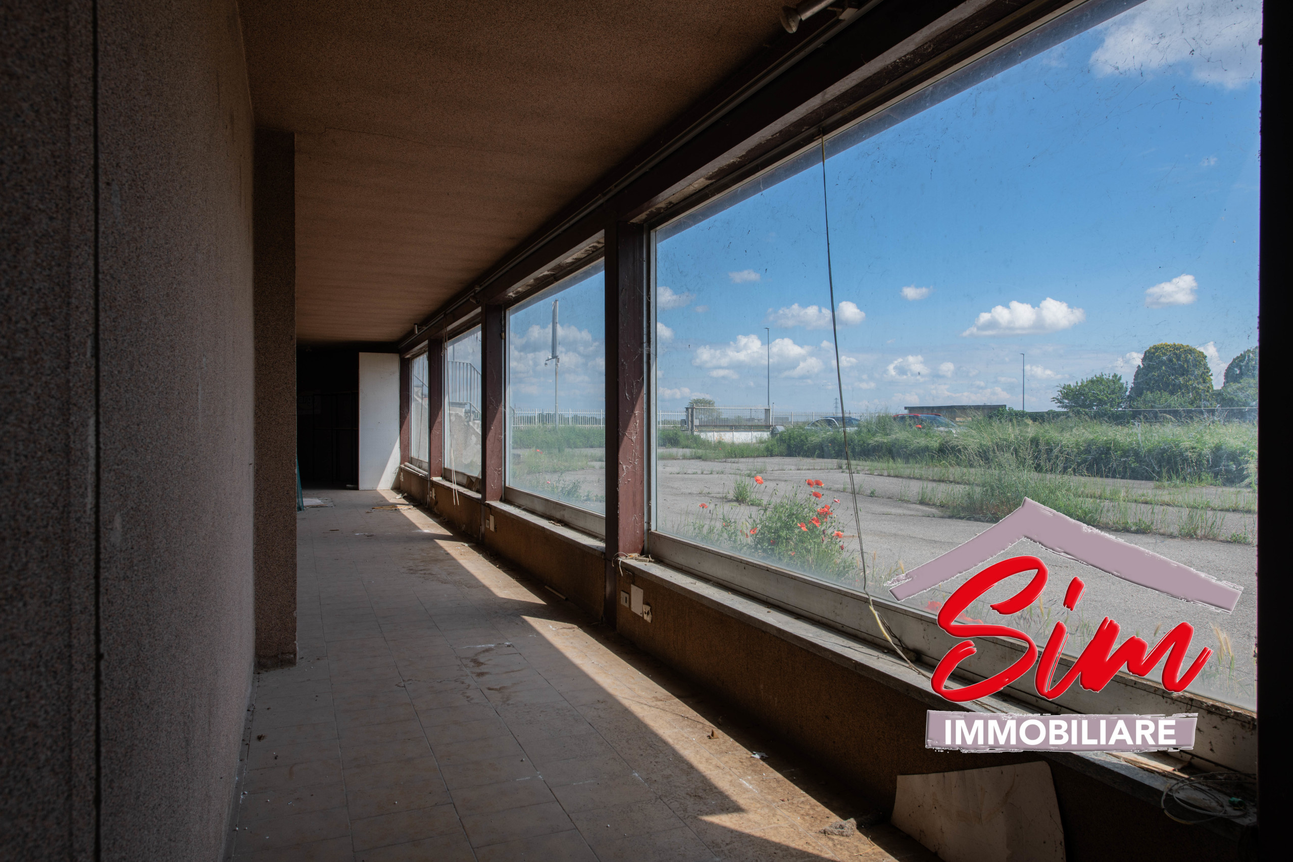 Immagine 13 di Locale commerciale in vendita  in Strada statale 229 del Lago d'Ortatrada provincial sn a Caltignaga