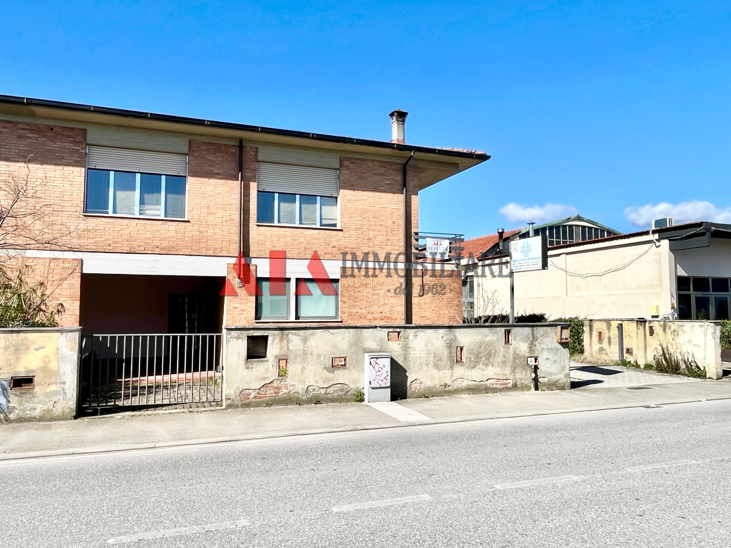 Immagine 16 di Ufficio in affitto  in Via D'acquisto Salvo a Pontedera