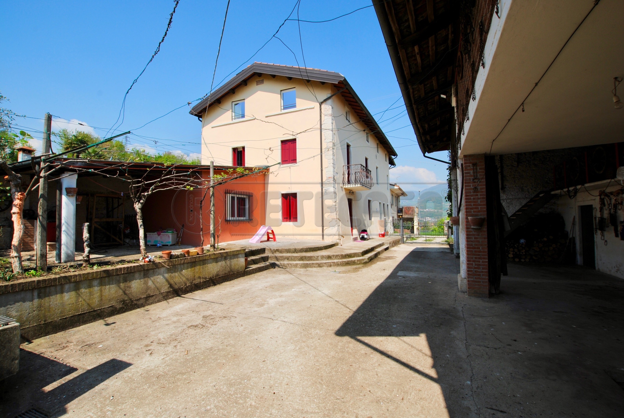 Immagine 37 di Villa in vendita  in Piazza Roma 36 a Brogliano