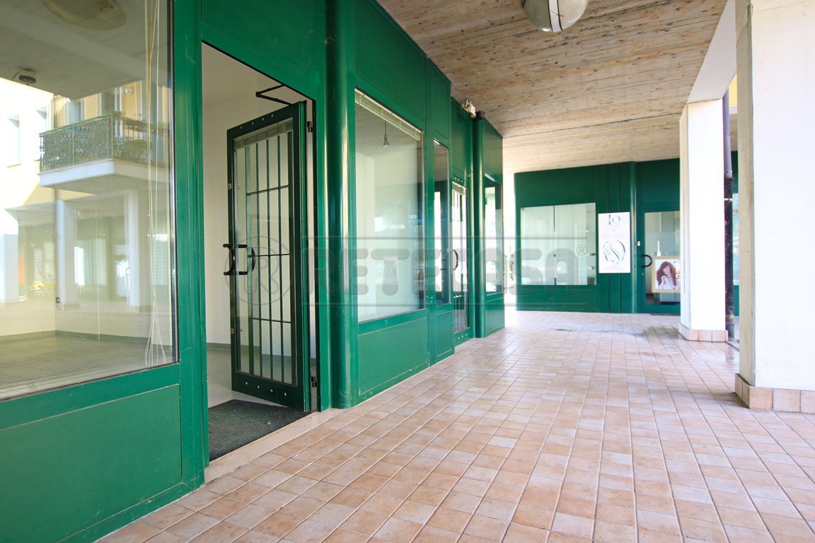 Immagine 5 di Locale commerciale in vendita  in Via Monte Lungo a Arcugnano