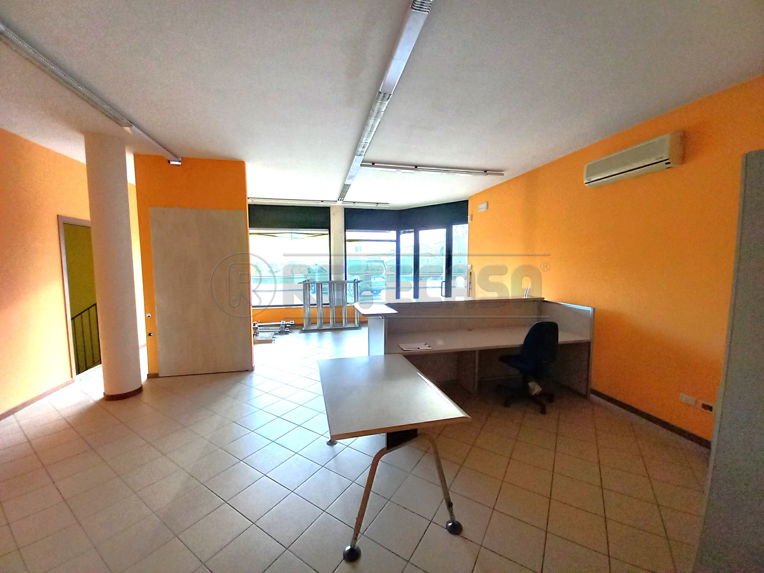 Immagine 8 di Locale commerciale in affitto  in Via A. Bembo 48 a Nanto