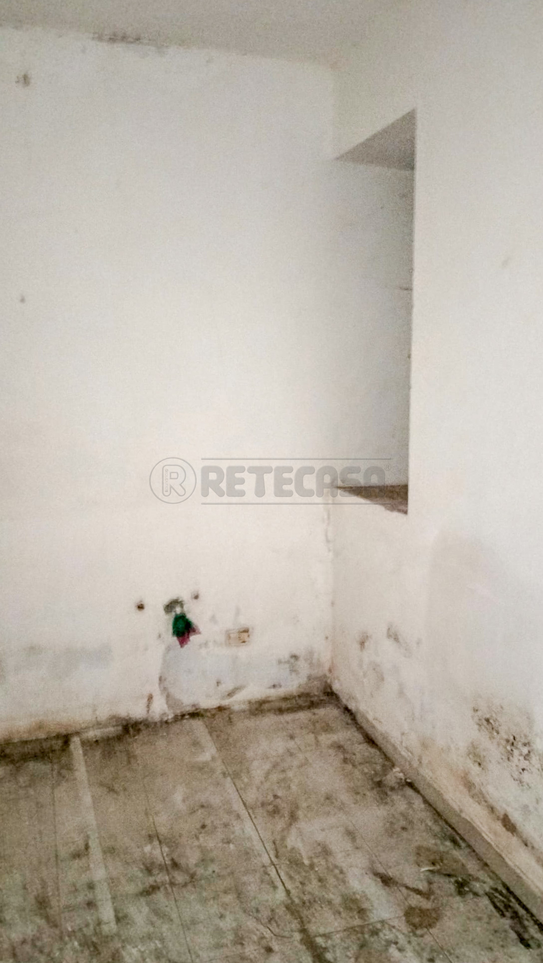 Immagine 9 di Locale commerciale in vendita  in Via Ernesto Cianciolo 74 a Messina