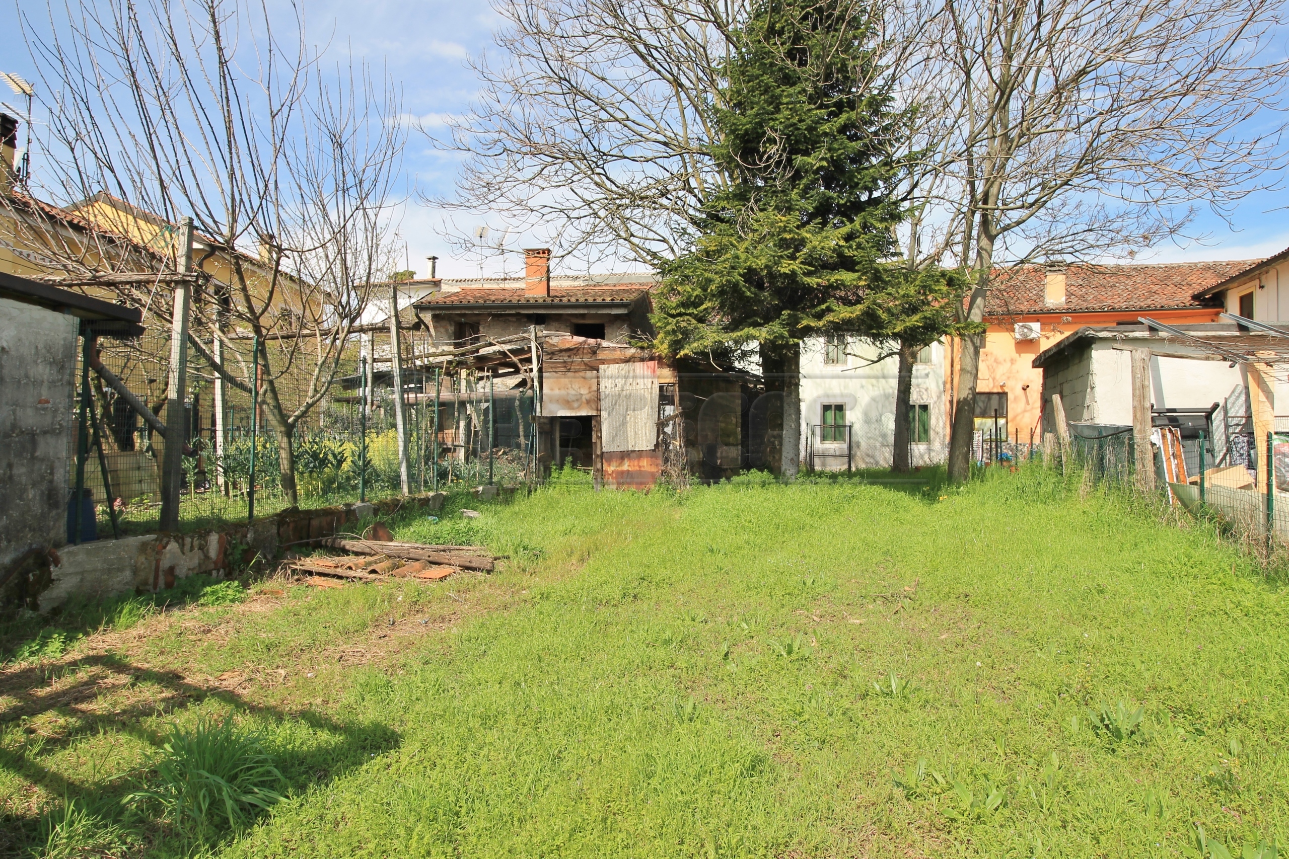 Immagine 4 di Rustico / casale in vendita  in Via Borgo 118 a Montebello Vicentino
