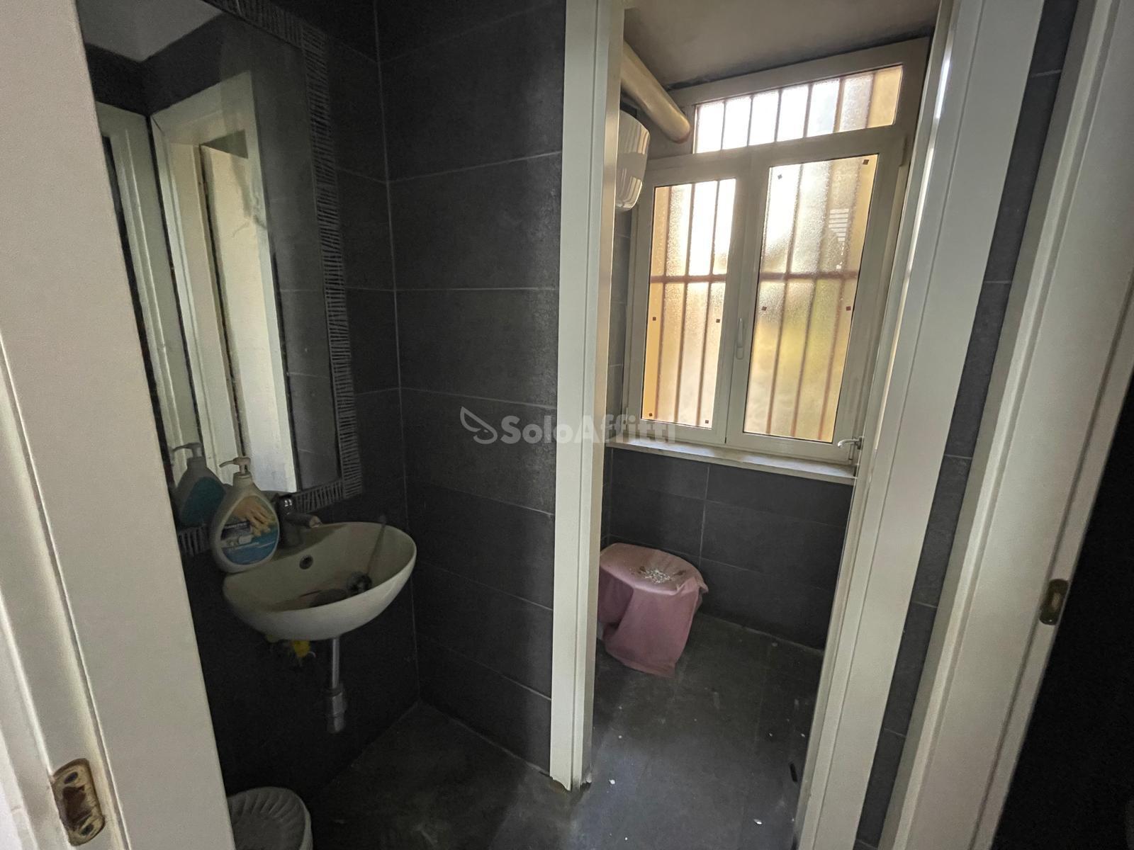 Immagine 11 di Locale commerciale in affitto  in Via Fulvio Renella a Caserta