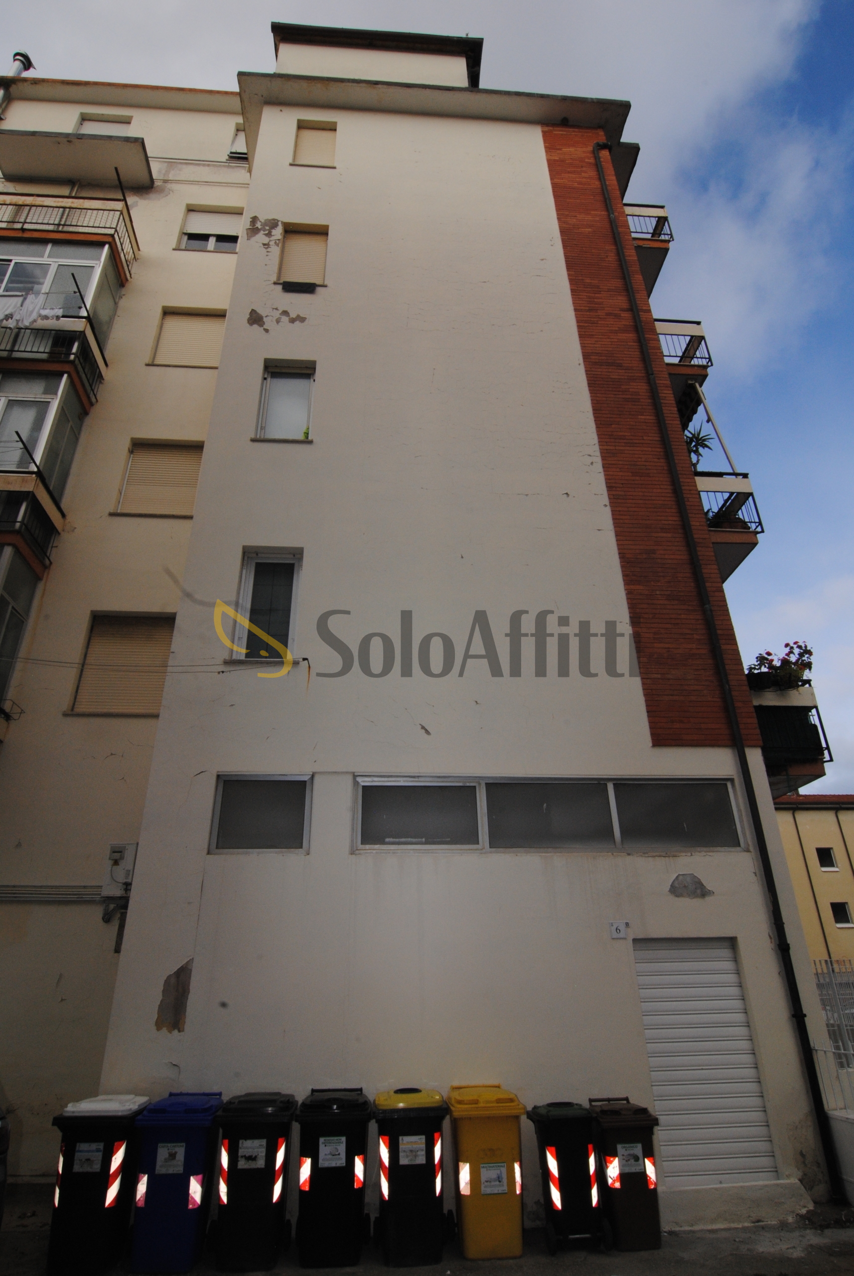 Immagine 11 di Locale commerciale in affitto  a Livorno