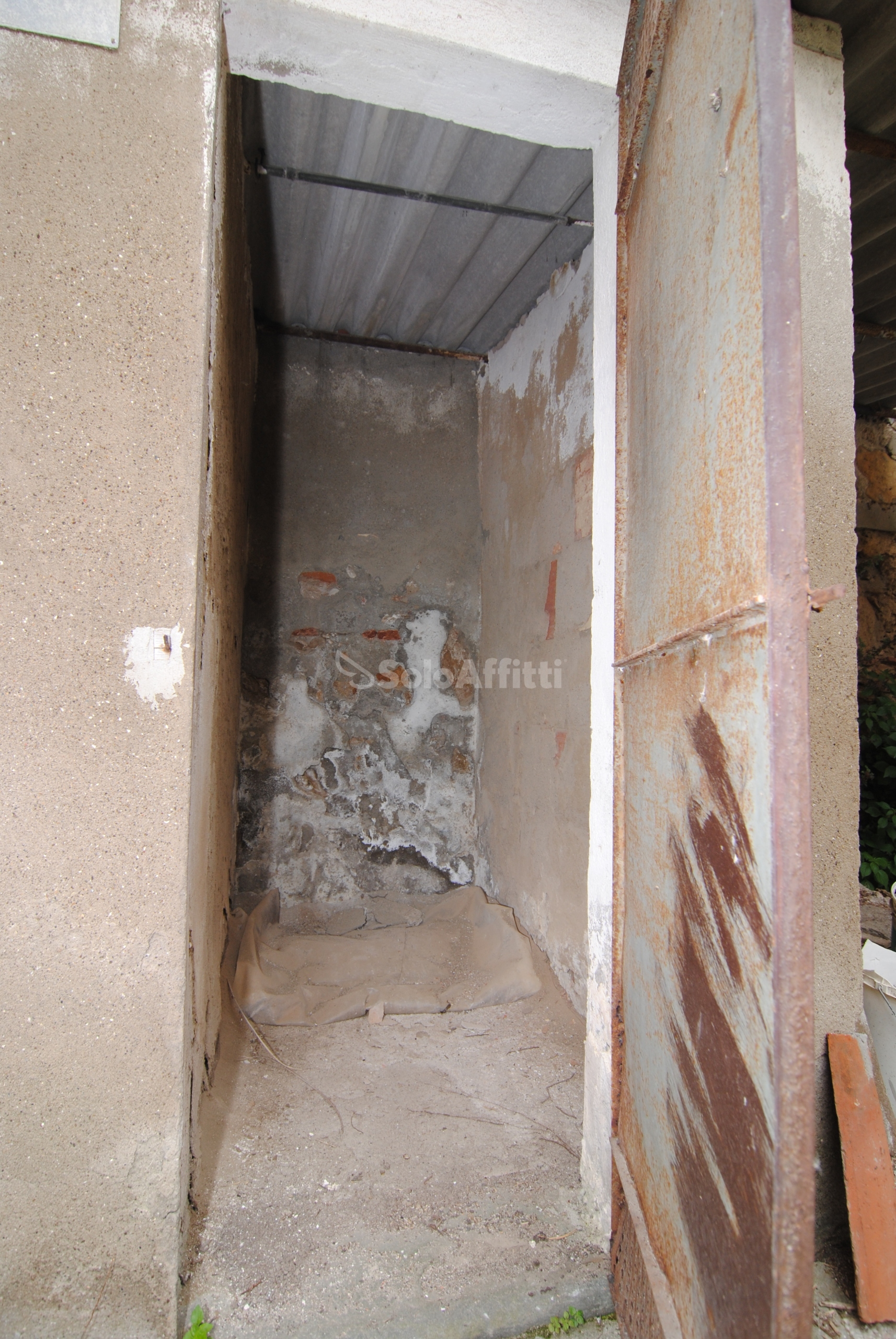 Immagine 14 di Locale commerciale in affitto  a Livorno