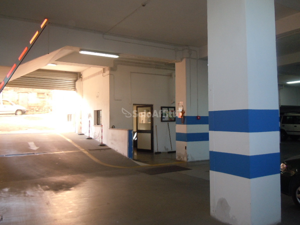 Immagine 10 di Locale commerciale in affitto  a Catanzaro