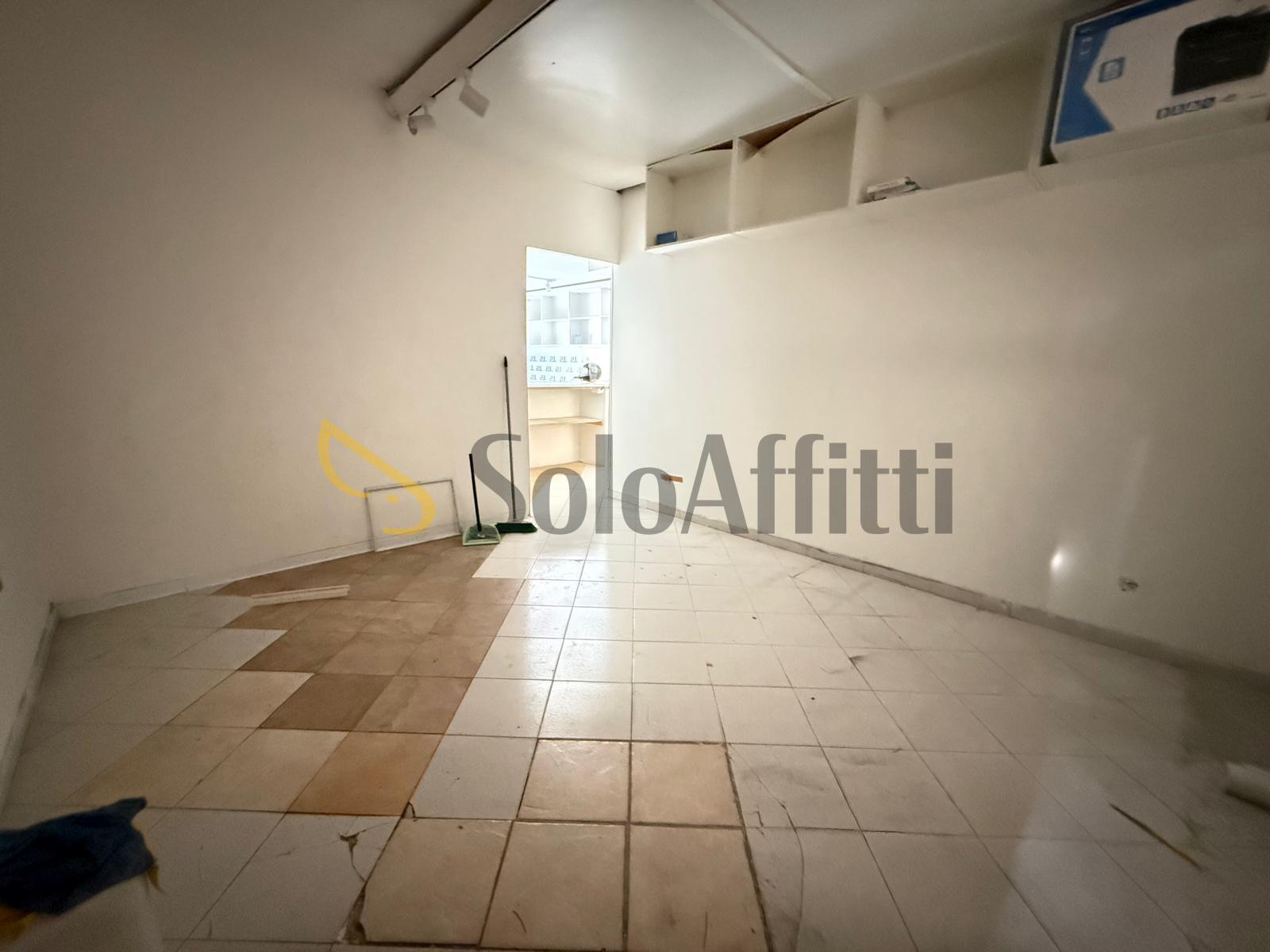 Immagine 21 di Locale commerciale in affitto  in Via John Fitzgerald Kennedy 26 a Caserta