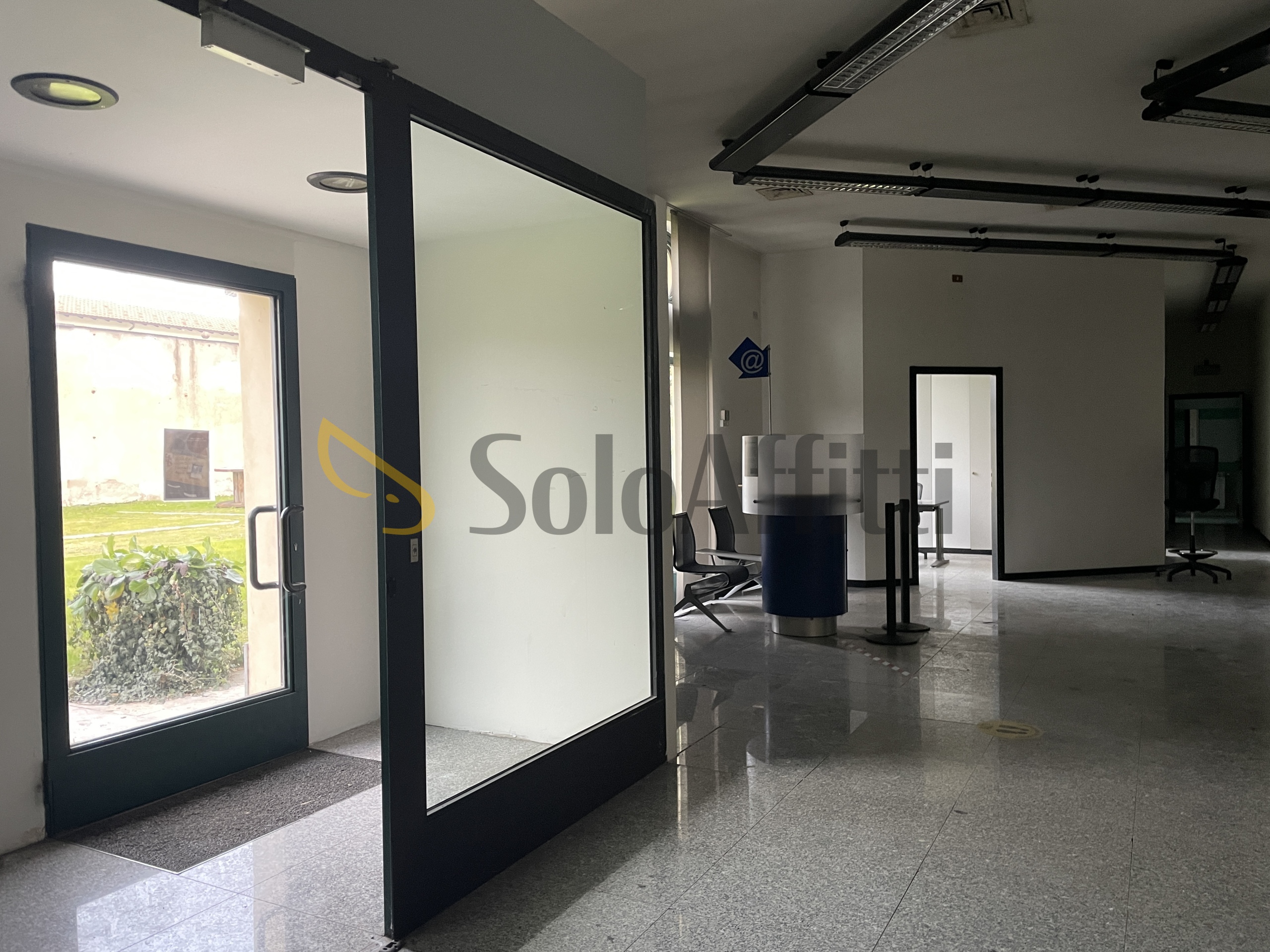 Immagine 29 di Locale commerciale in affitto  in Piazza Baracca 18 a Buscate