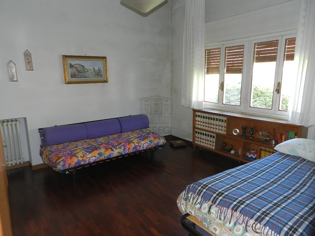 Immagine 9 di Villa in vendita  a Lucca