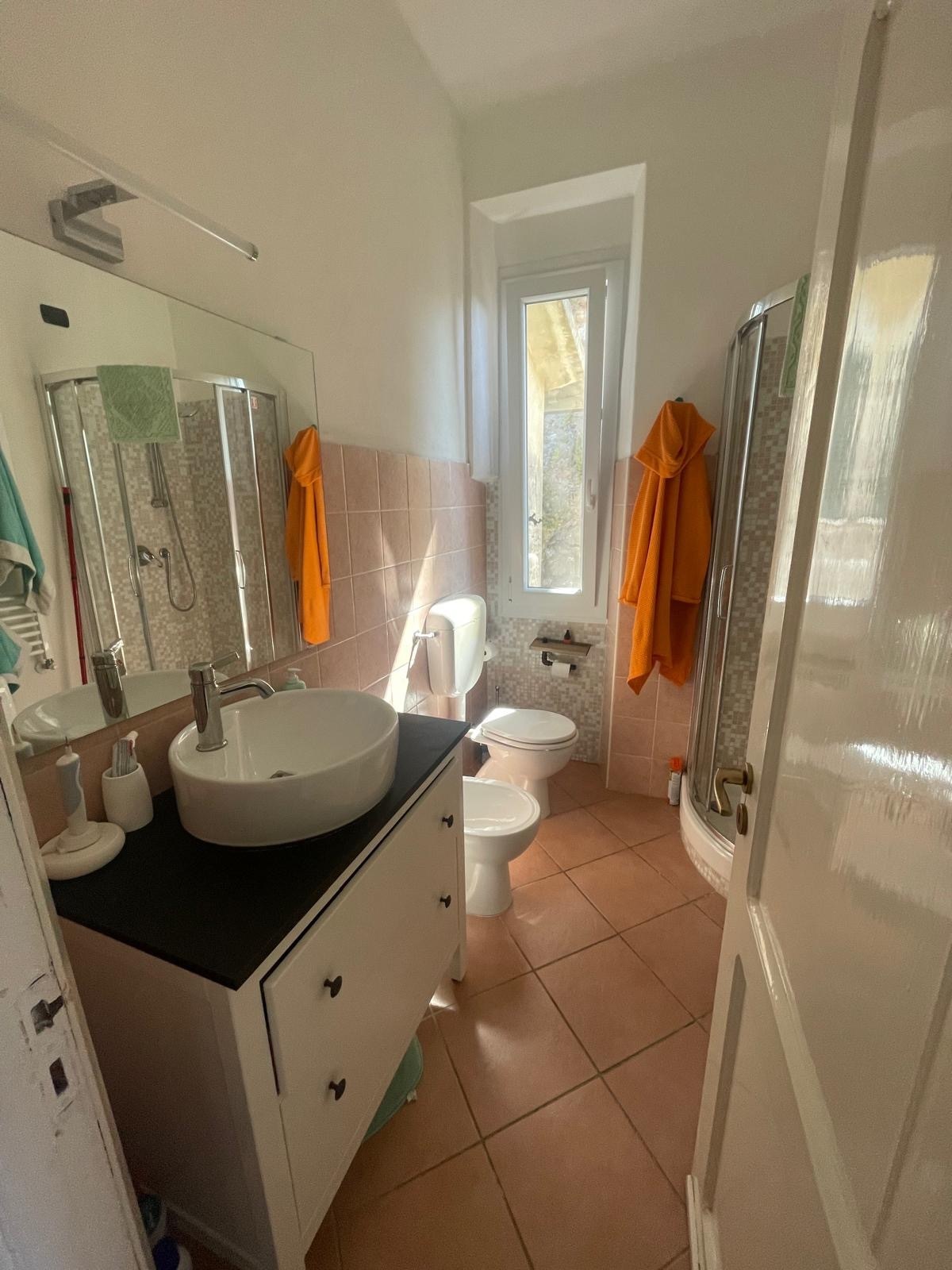 Immagine 9 di Trilocale in vendita  a Ameglia