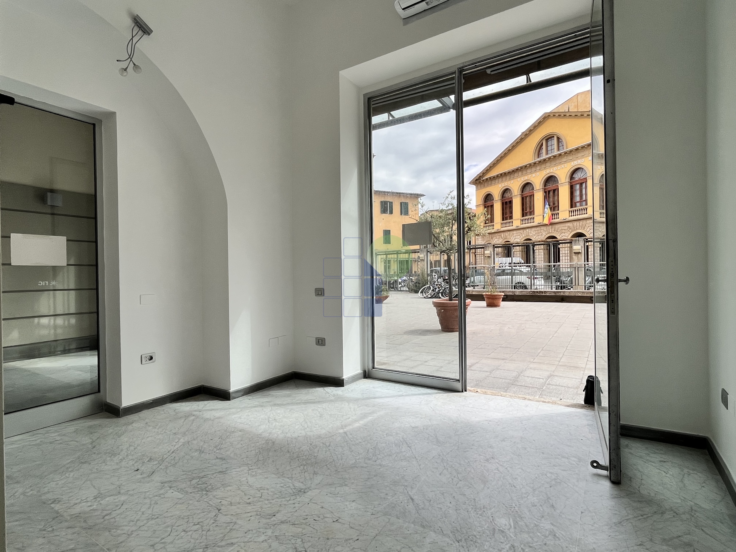 Immagine 5 di Capannone industriale in affitto  in Via Ricasoli 115 a Livorno