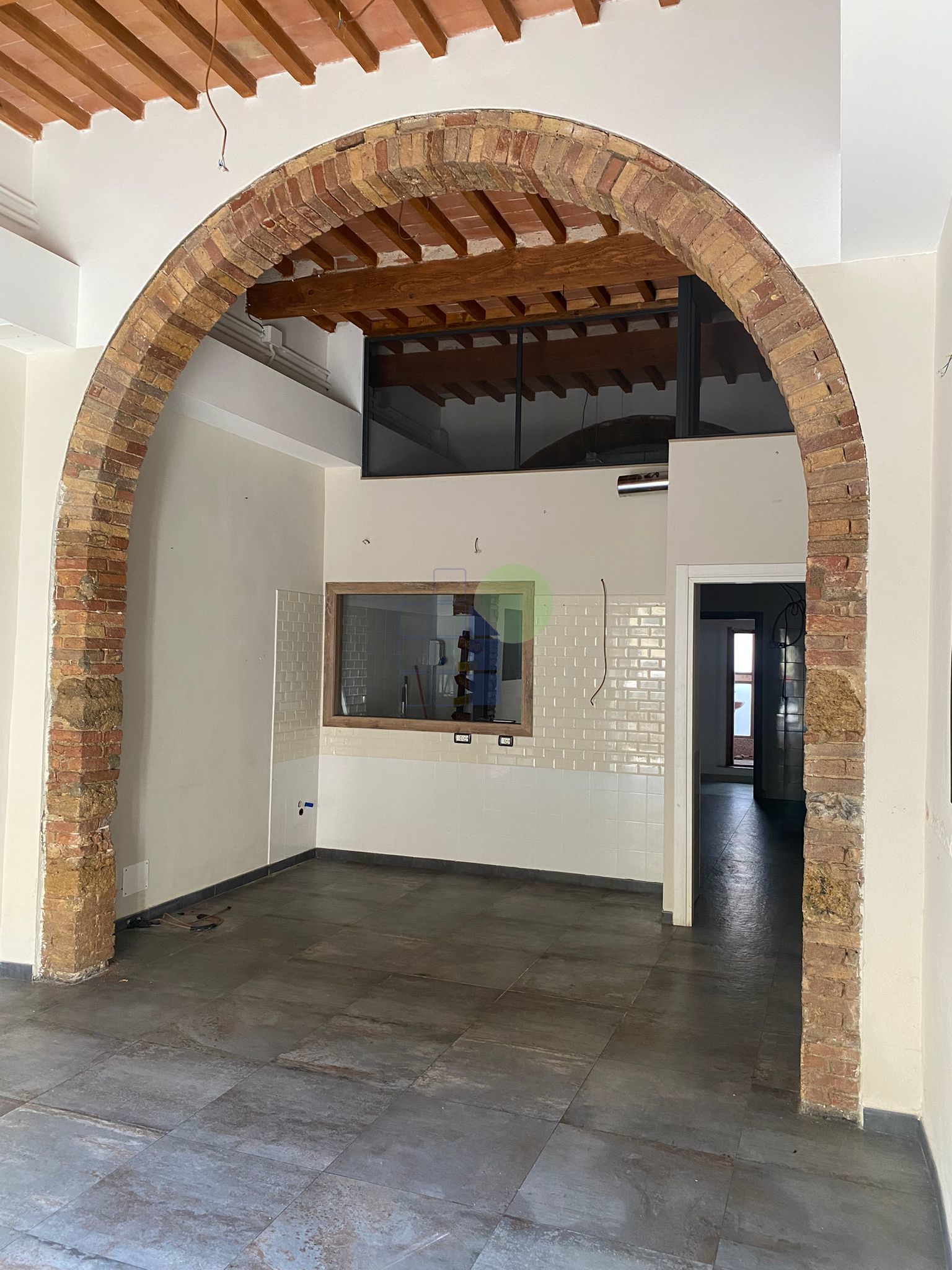 Immagine 1 di Capannone industriale in affitto  in Piazza Damiano Chiesa 14 a Livorno