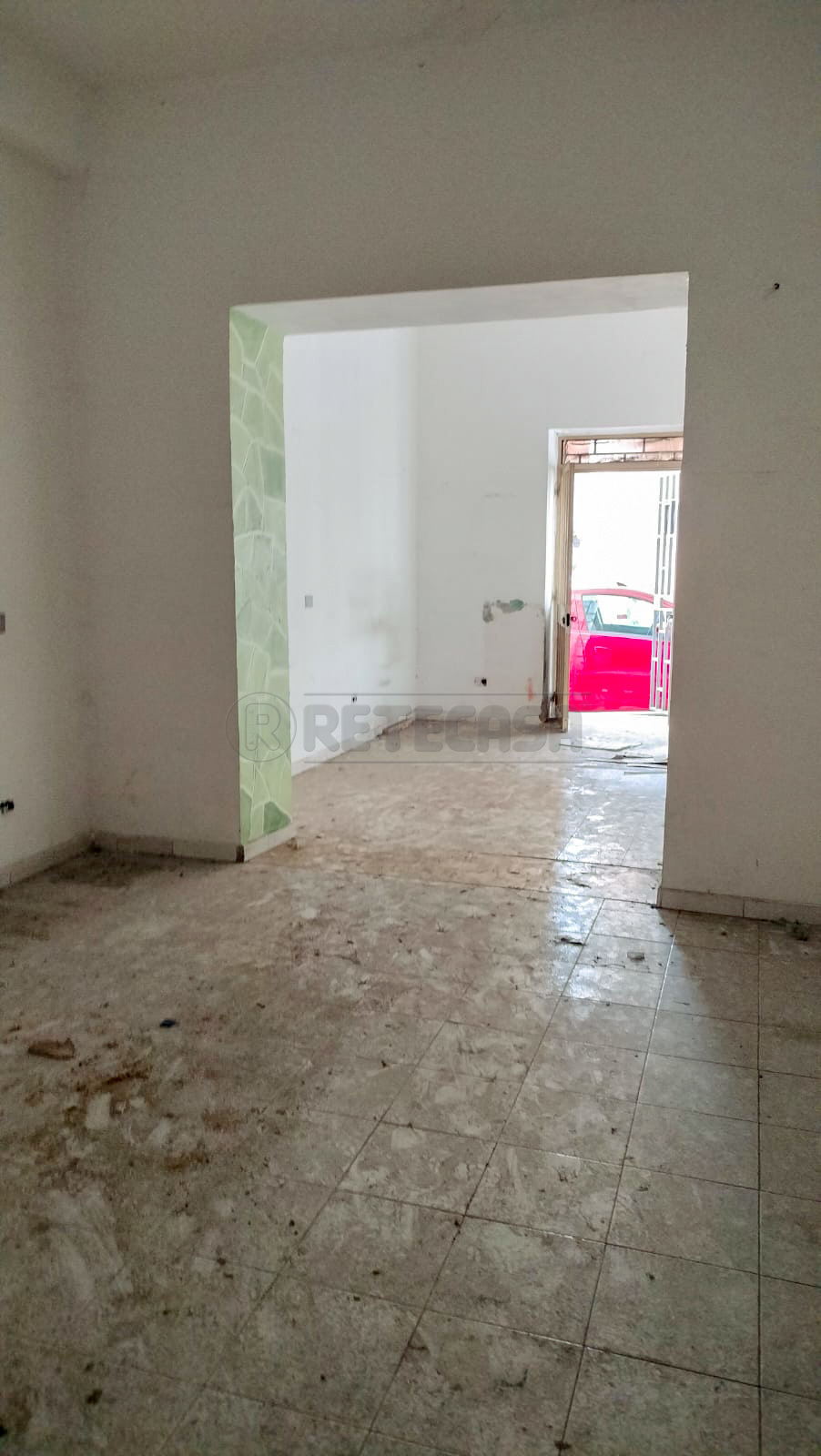 Immagine 6 di Locale commerciale in vendita  in Via Ernesto Cianciolo 74 a Messina