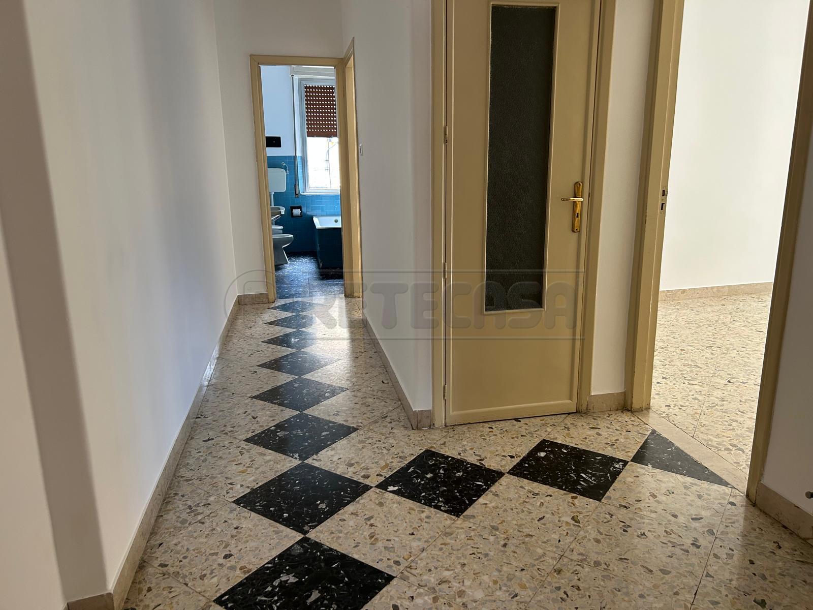 Immagine 11 di Trilocale in vendita  in via Niscemi 186 a Caltanissetta