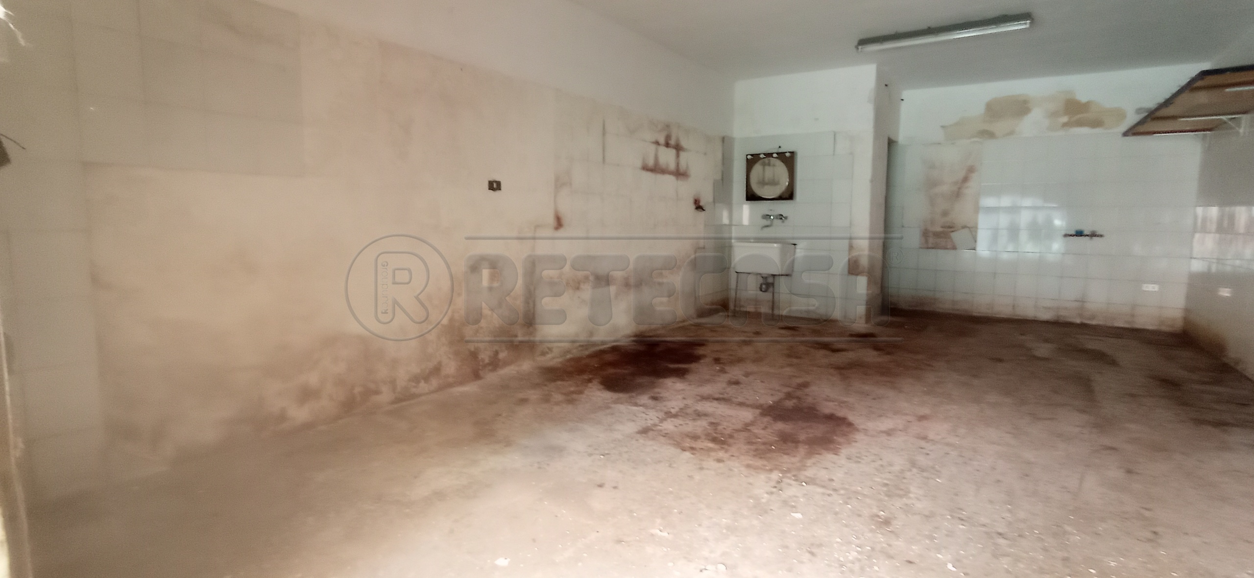 Immagine 2 di Garage in vendita  in Via Castromediano a Gallipoli