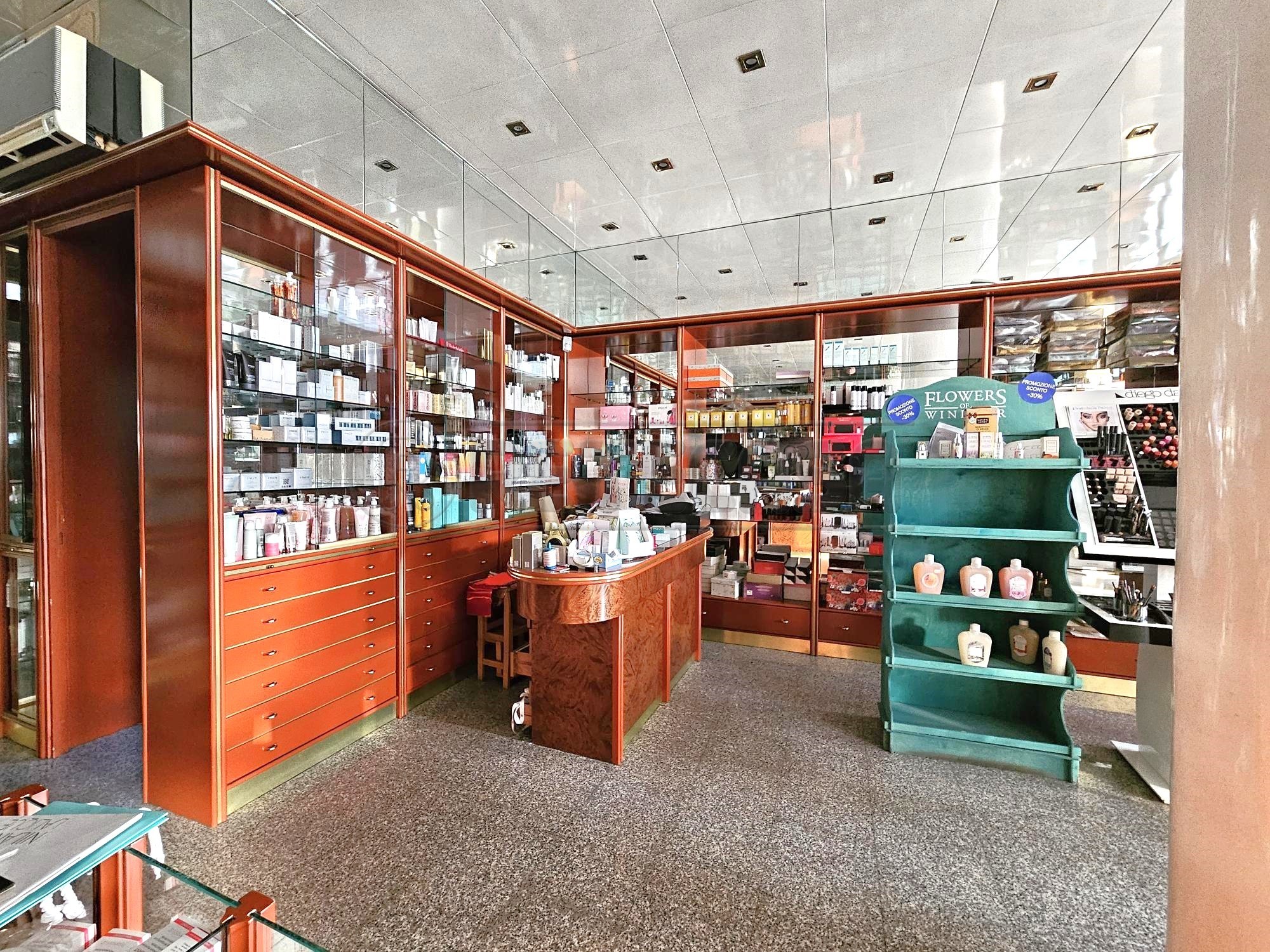 Immagine 4 di Locale commerciale in affitto  in Viale Bartolomeo D'Alviano 83 a Vicenza