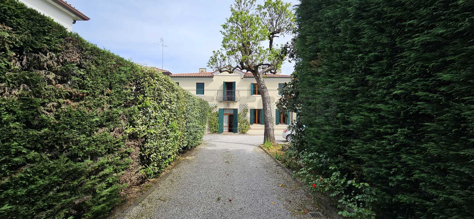 Immagine 59 di Villa in vendita  a Mirano