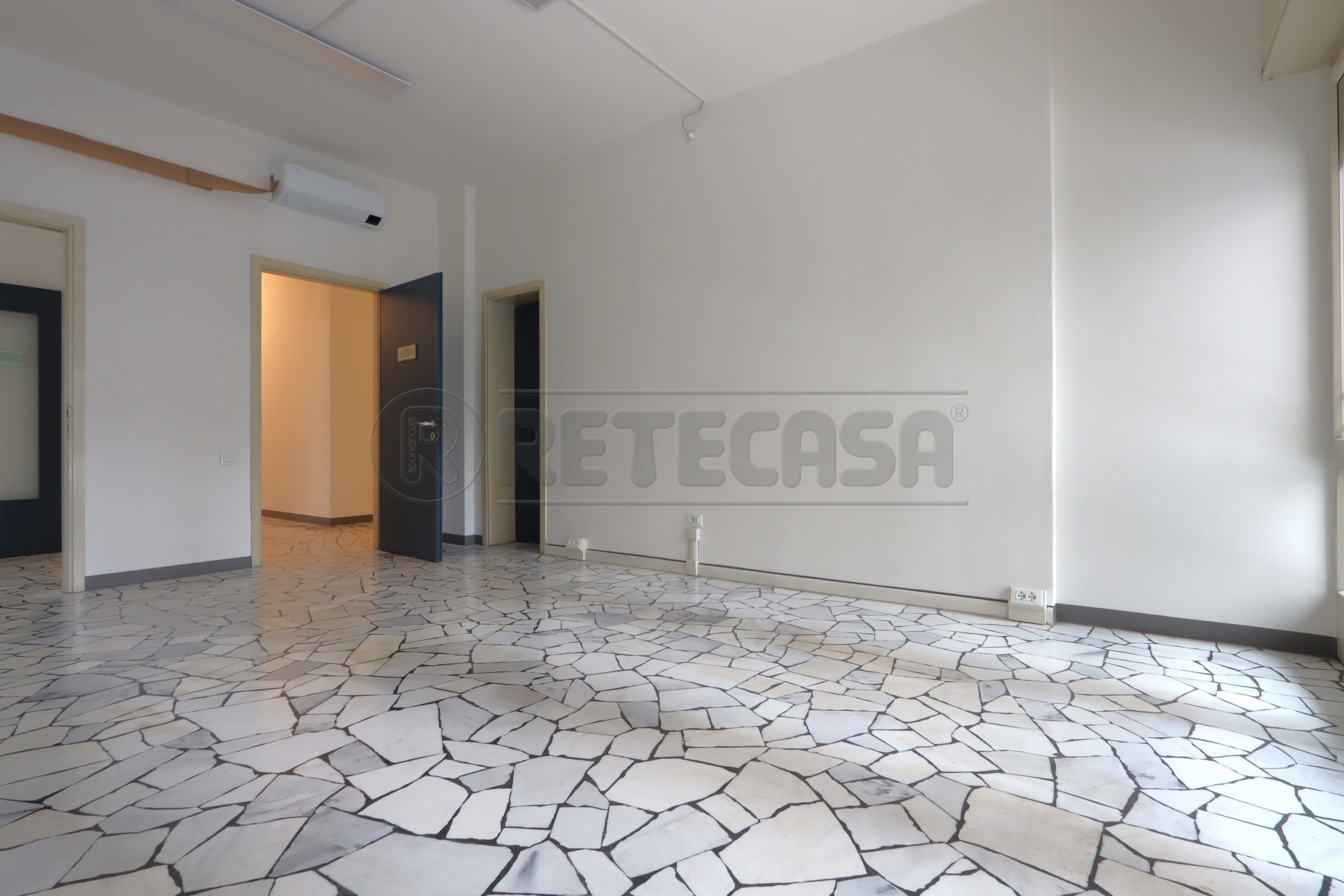 Immagine 35 di Ufficio in affitto  in Viale Milano 56 a Vicenza