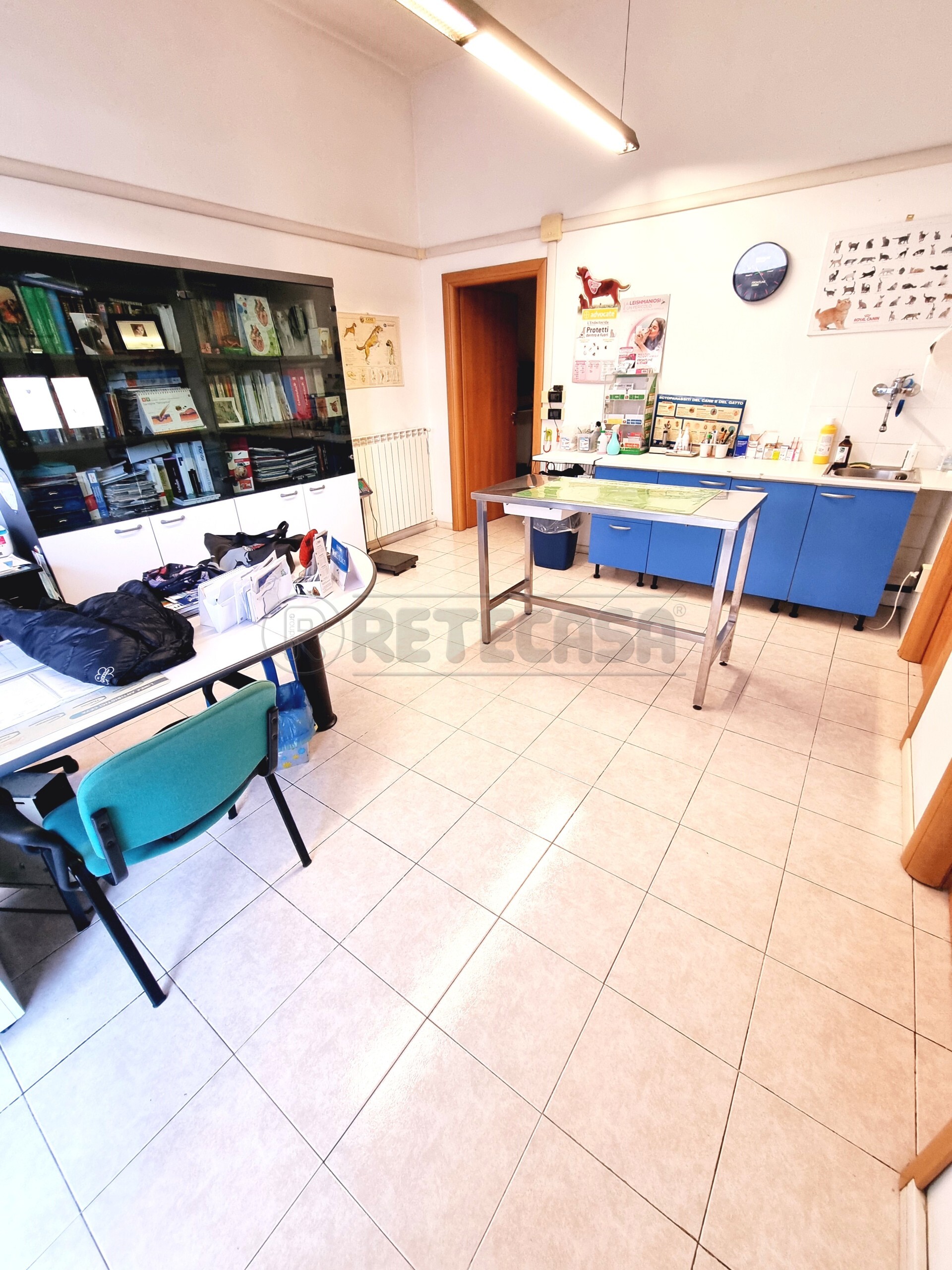 Immagine 10 di Locale commerciale in vendita  a Pescara