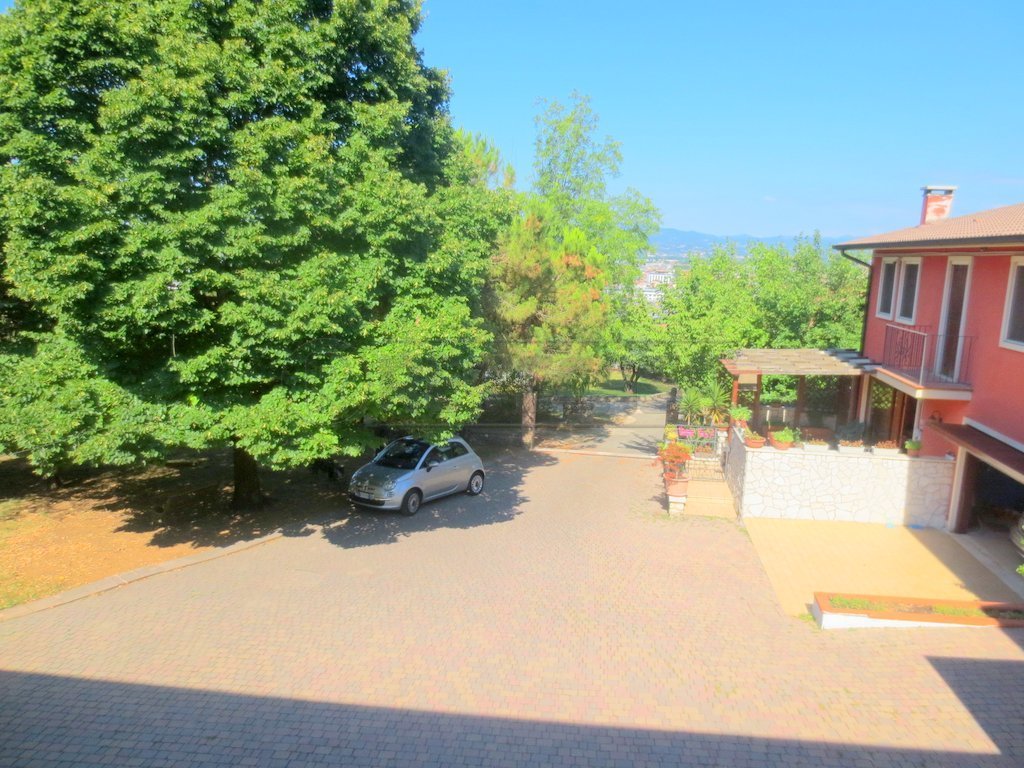 Immagine 7 di Casa bifamiliare in vendita  a Montecchio Maggiore