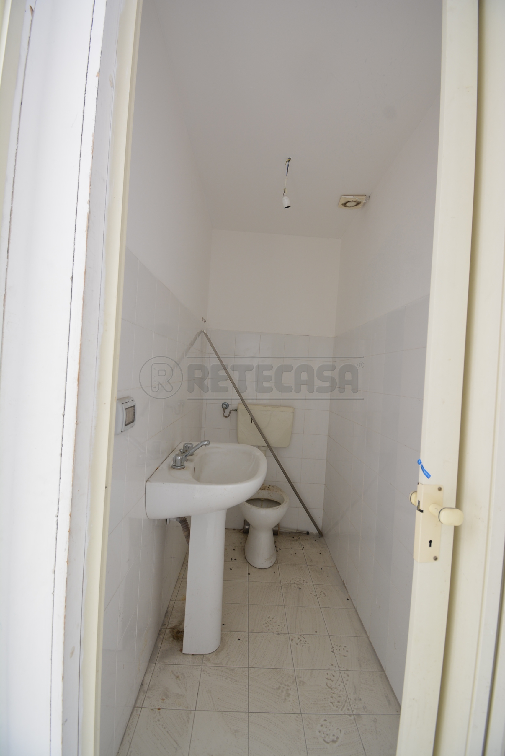 Immagine 6 di Locale commerciale in vendita  in Via Ettore Lombardo Pellegrino 44 a Messina