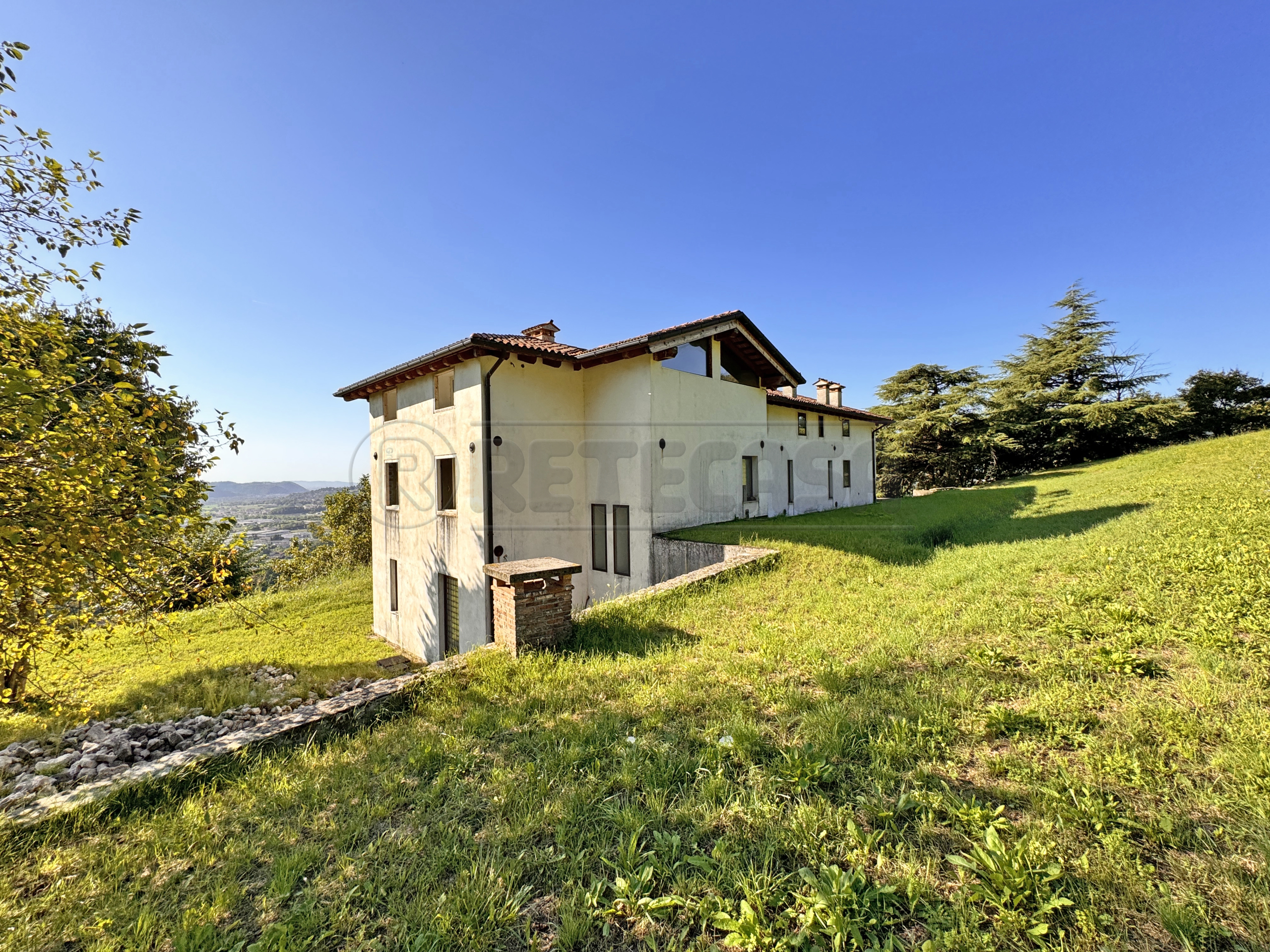 Immagine 9 di Casa indipendente in vendita  a Cornedo Vicentino
