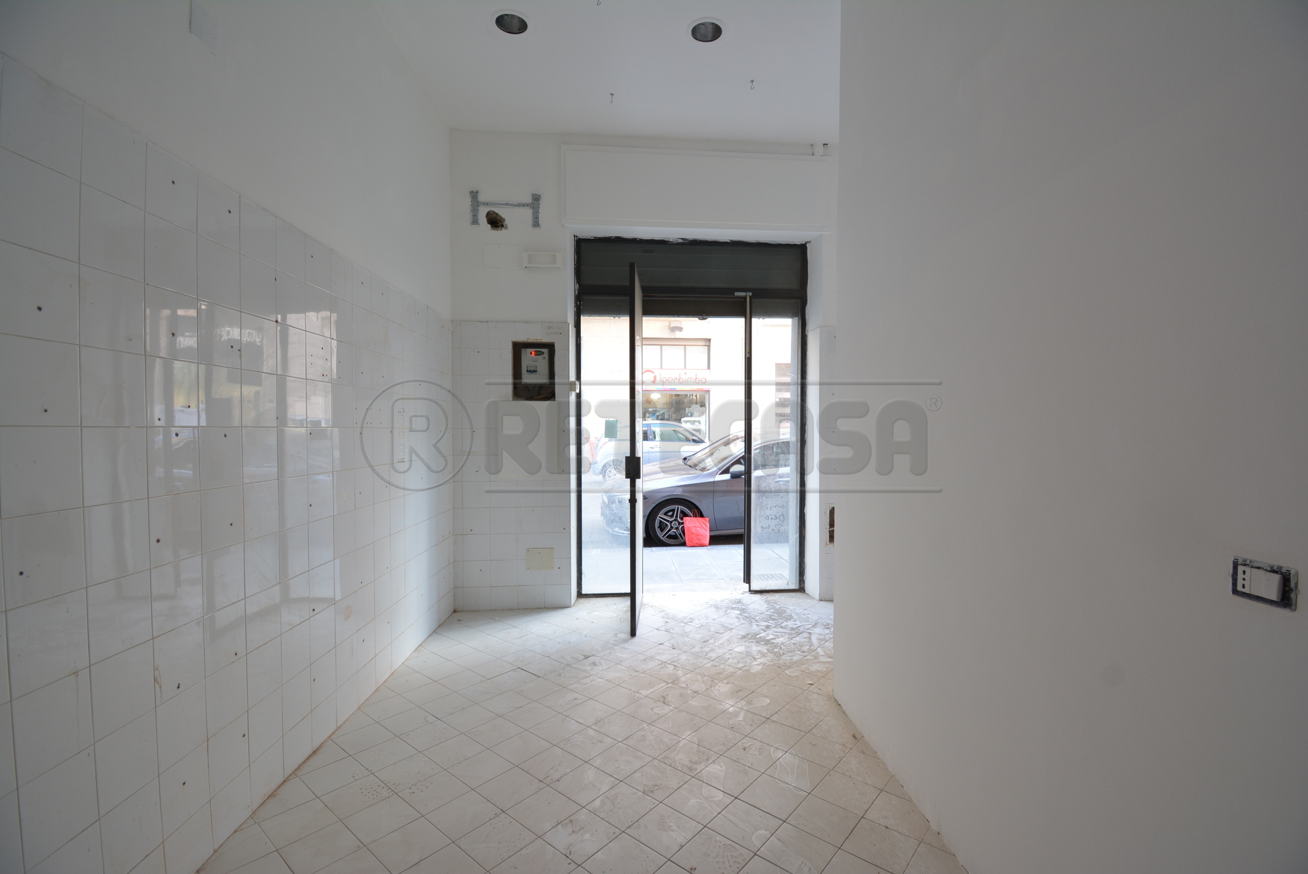 Immagine 4 di Locale commerciale in vendita  in Via Ettore Lombardo Pellegrino 44 a Messina