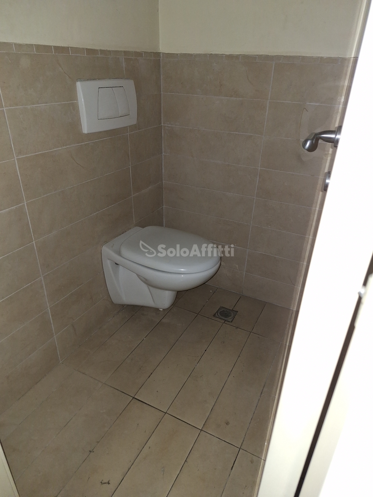 Immagine 4 di Locale commerciale in affitto  in Via Aurelio Saffi a Rimini