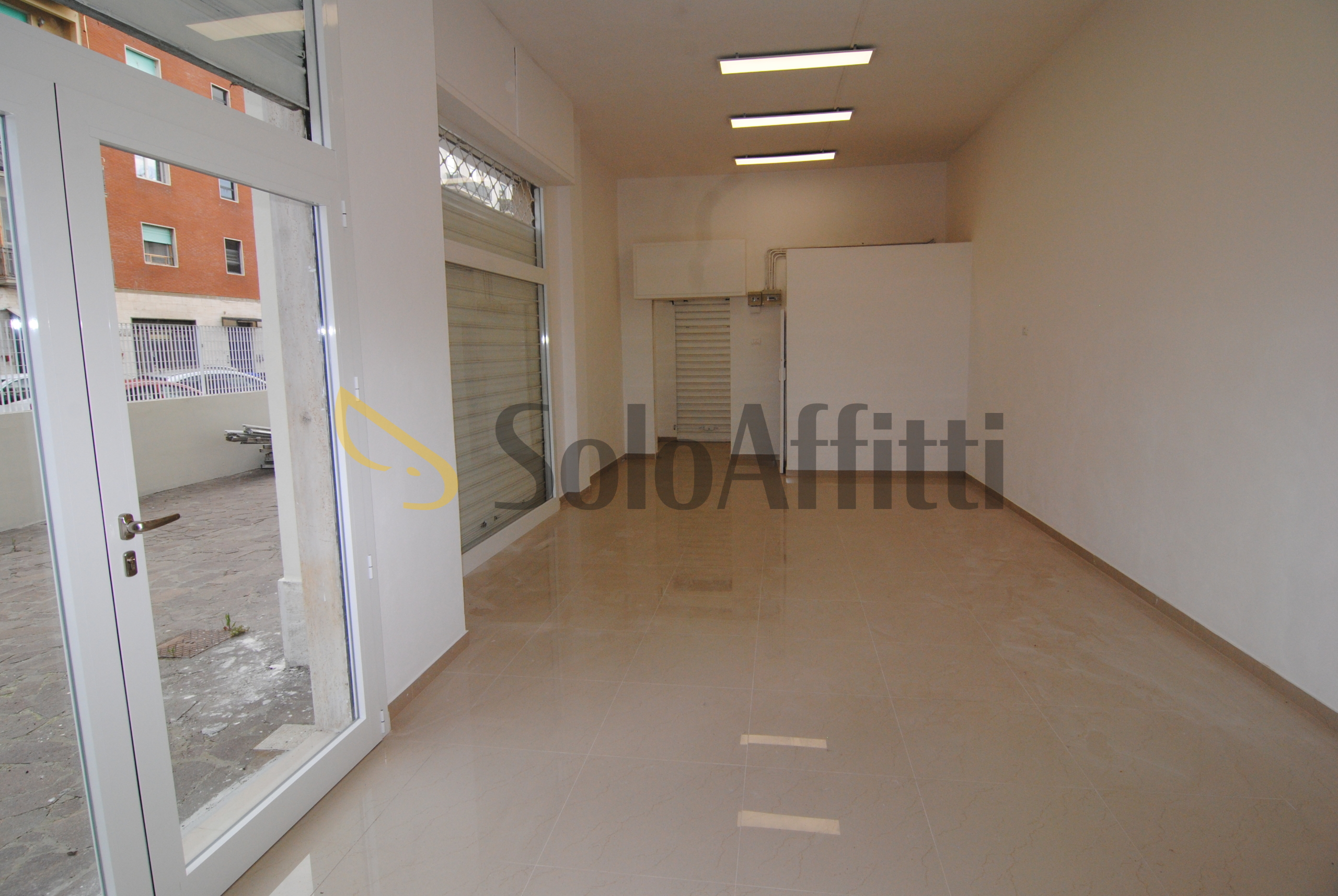 Immagine 2 di Locale commerciale in affitto  a Livorno