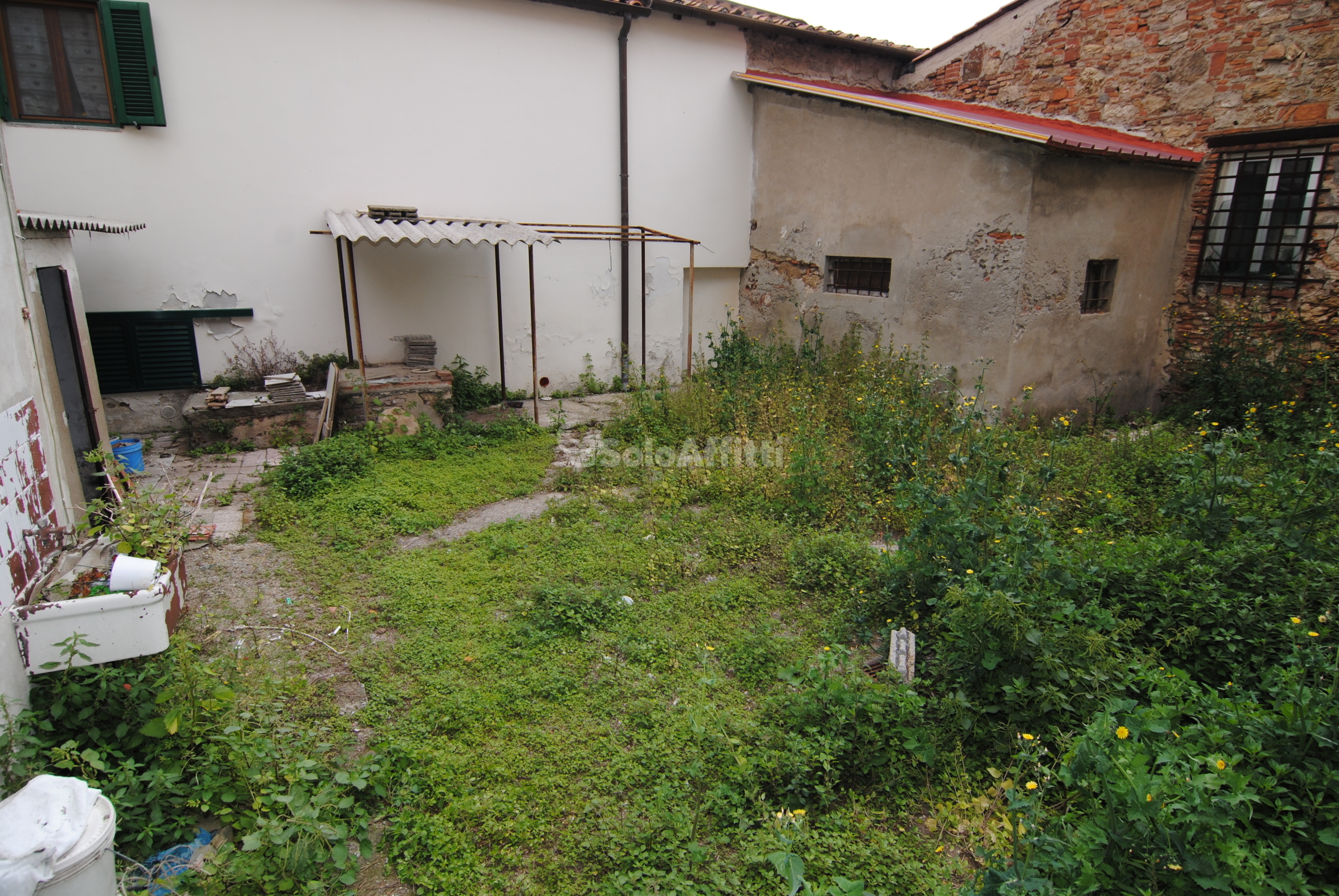 Immagine 12 di Locale commerciale in affitto  a Livorno