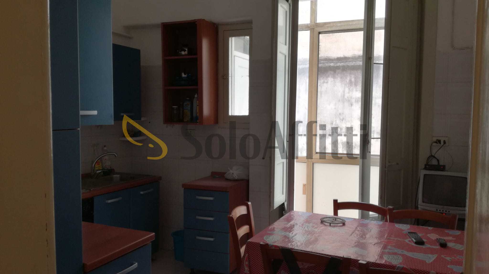 Immagine 5 di Stanza singola in affitto  a Catania