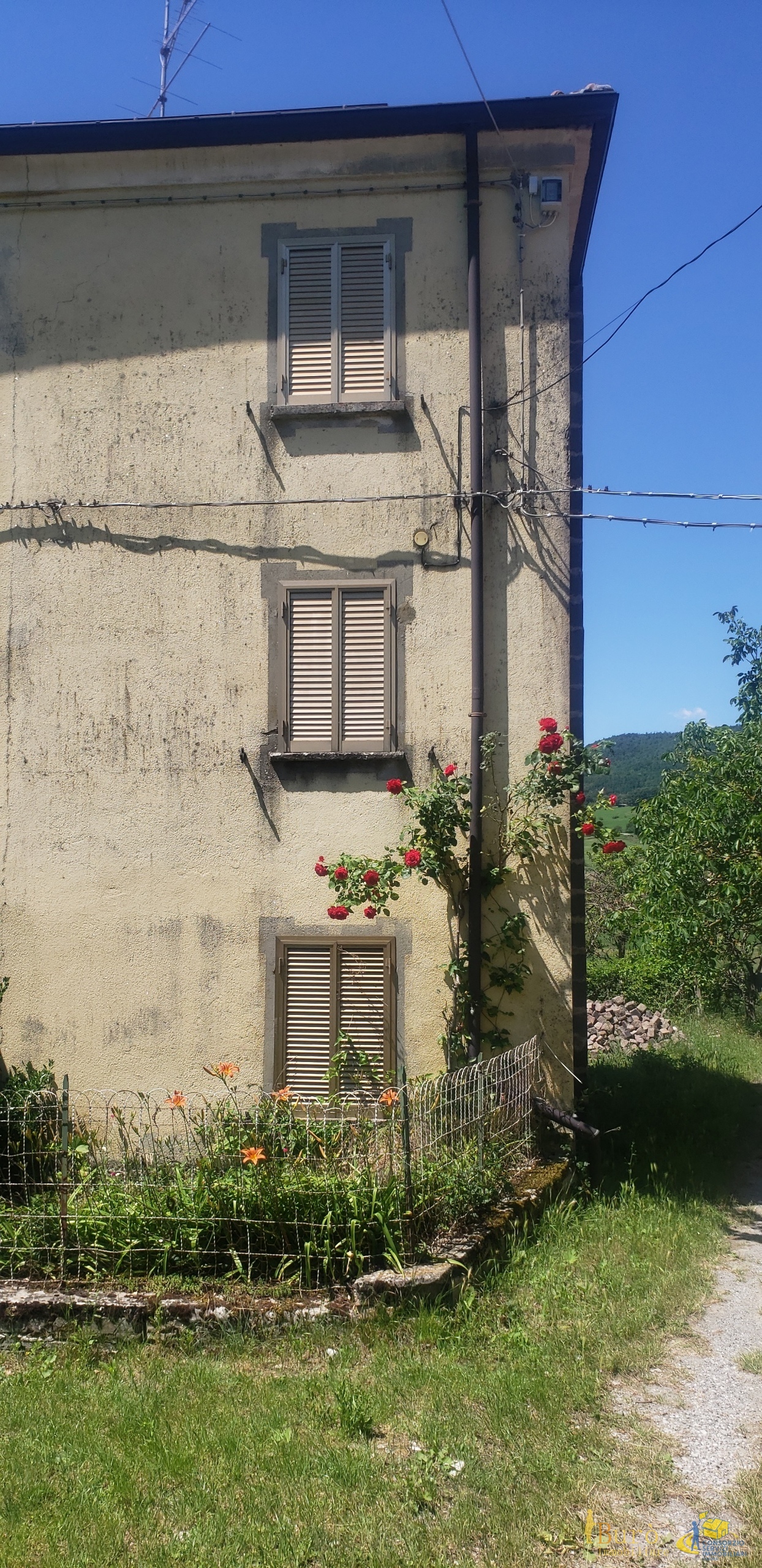 Immagine 2 di Porzione di casa in vendita  in Località Ronchi 59 a Varsi