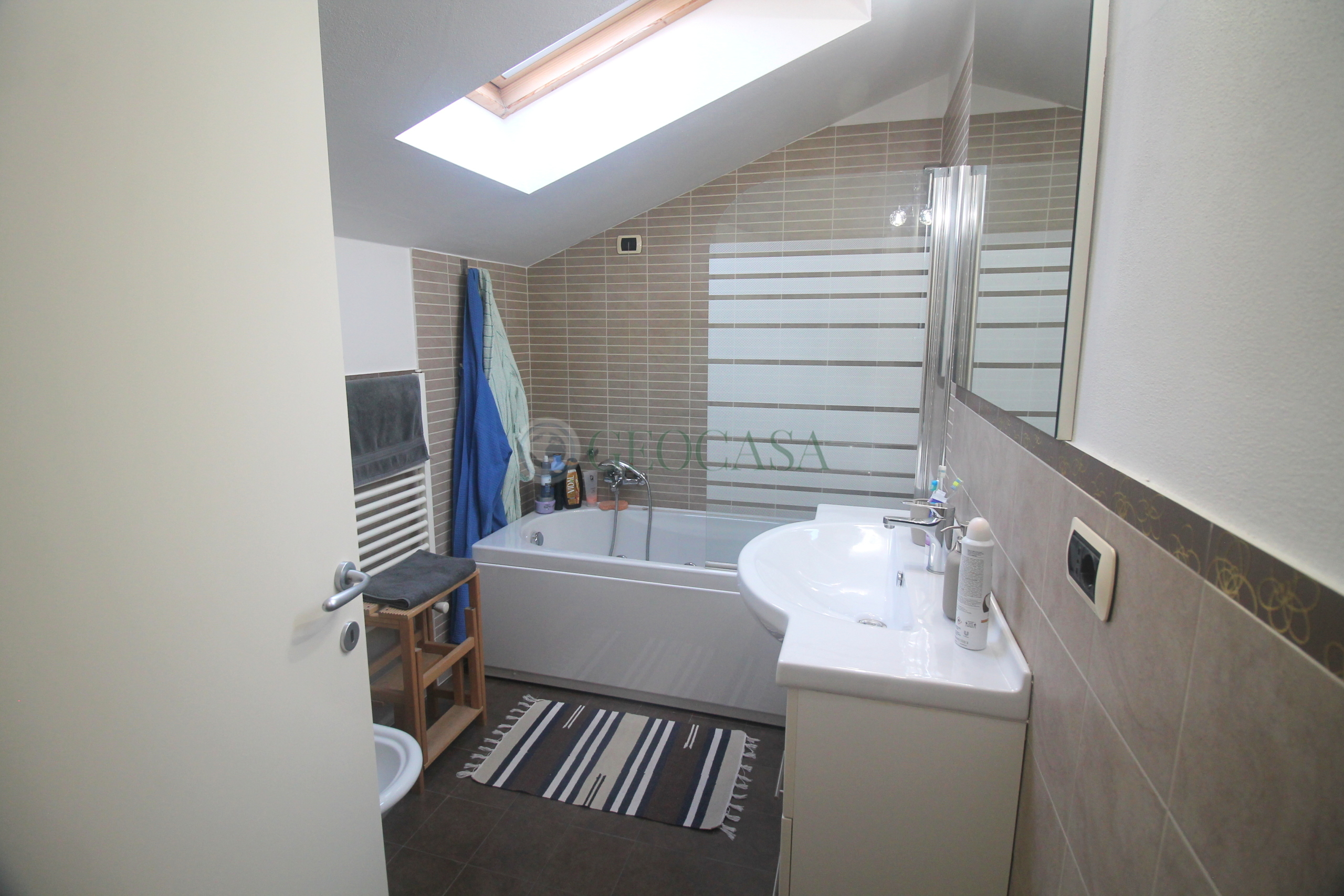 Immagine 10 di Appartamento in vendita  a Follo