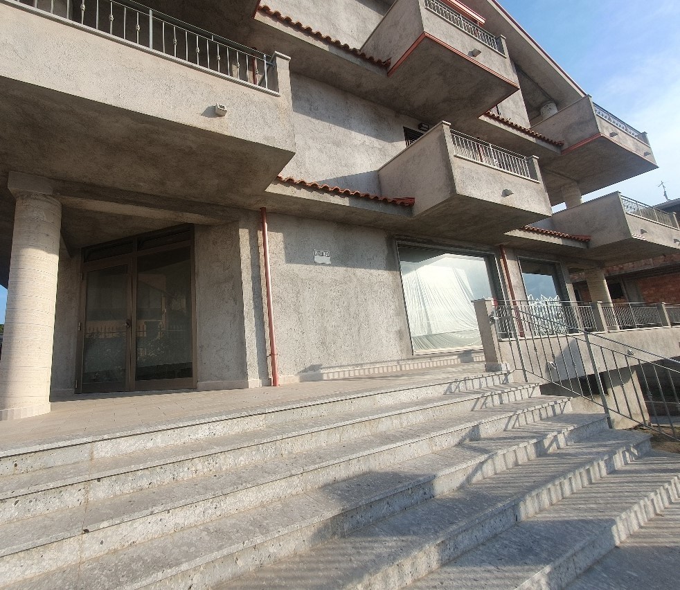 Immagine 1 di Locale commerciale in affitto  in Via Nicola Trussardi a Motta San Giovanni