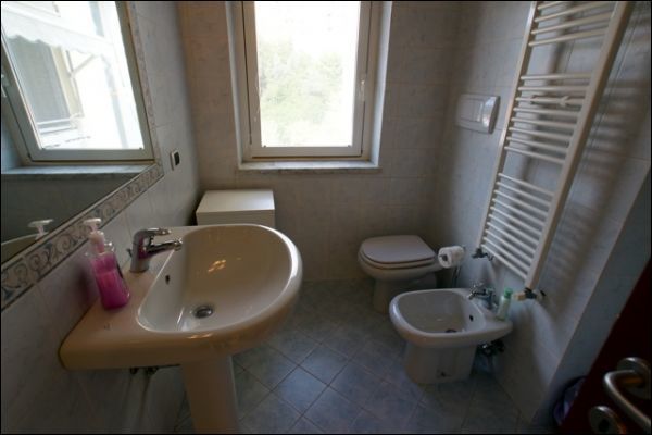 Immagine 13 di Trilocale in vendita  a Lerici