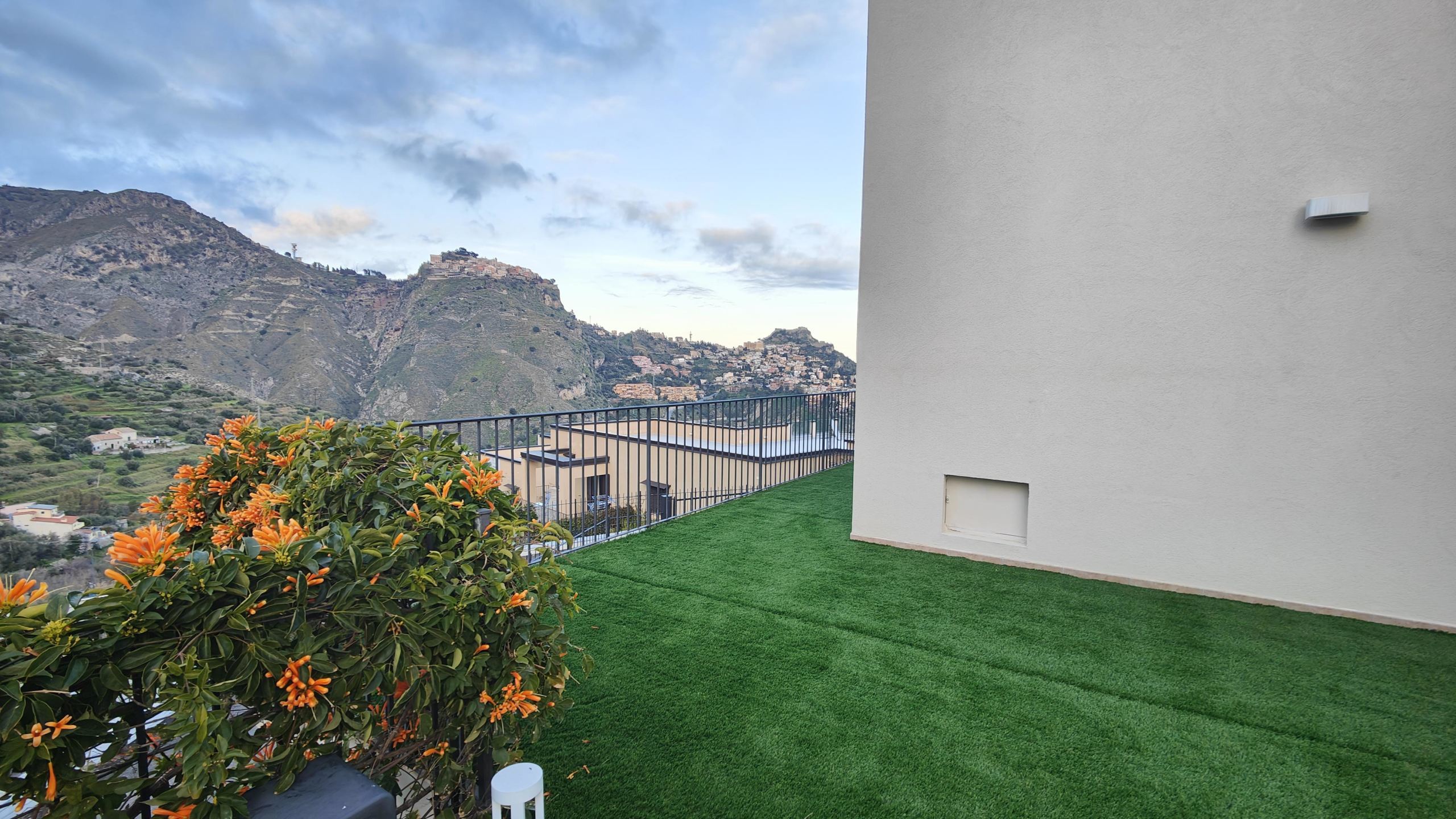 Immagine 8 di Villa in vendita  in c.da mastrissa snc a Taormina