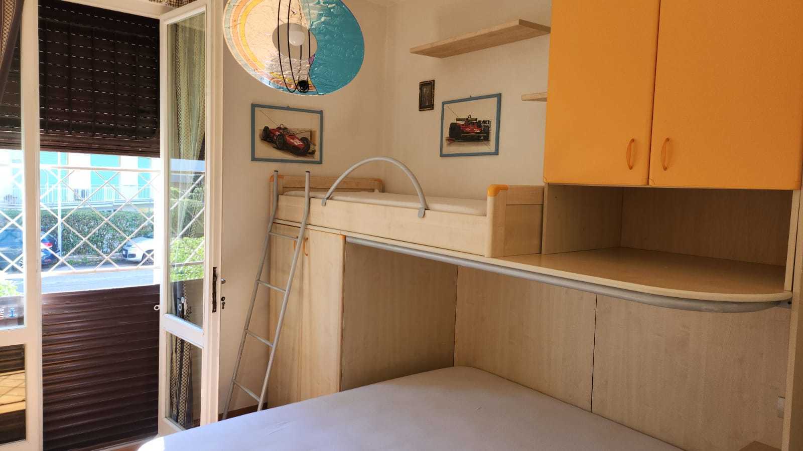 Immagine 21 di Appartamento in vendita  a Viareggio