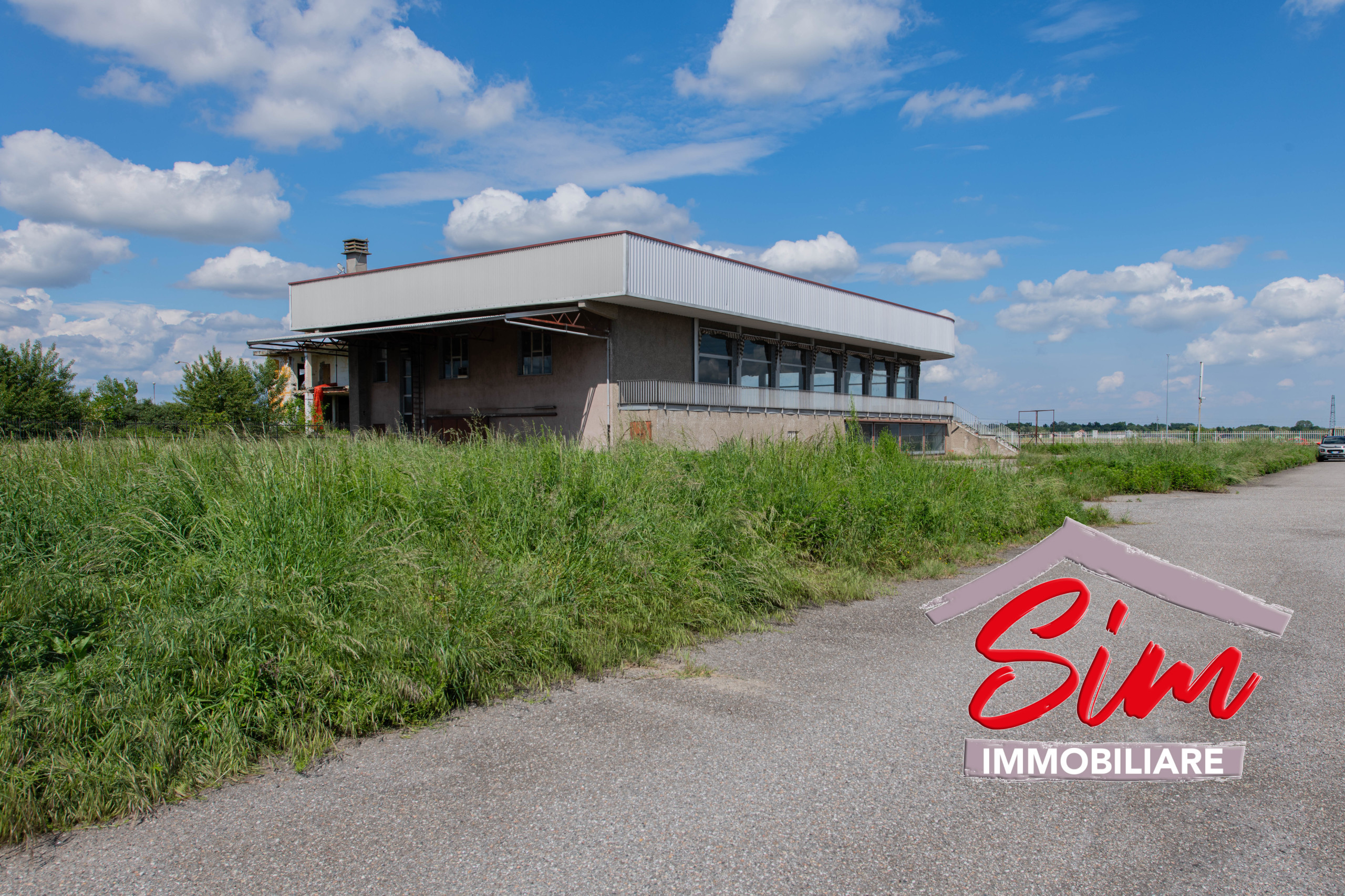 Immagine 15 di Locale commerciale in vendita  in Strada statale 229 del Lago d'Ortatrada provincial sn a Caltignaga