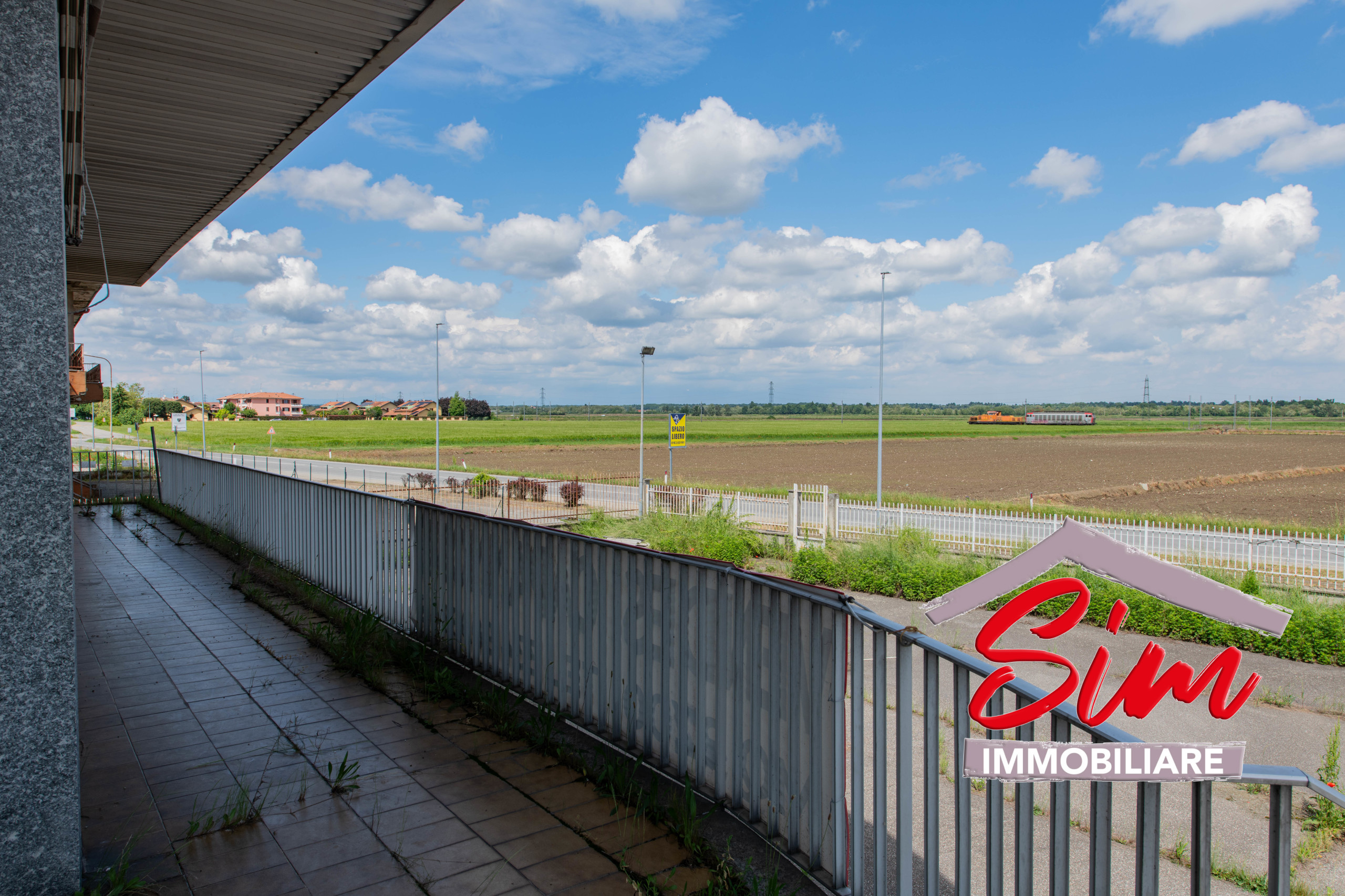 Immagine 5 di Locale commerciale in vendita  in Strada statale 229 del Lago d'Ortatrada provincial sn a Caltignaga