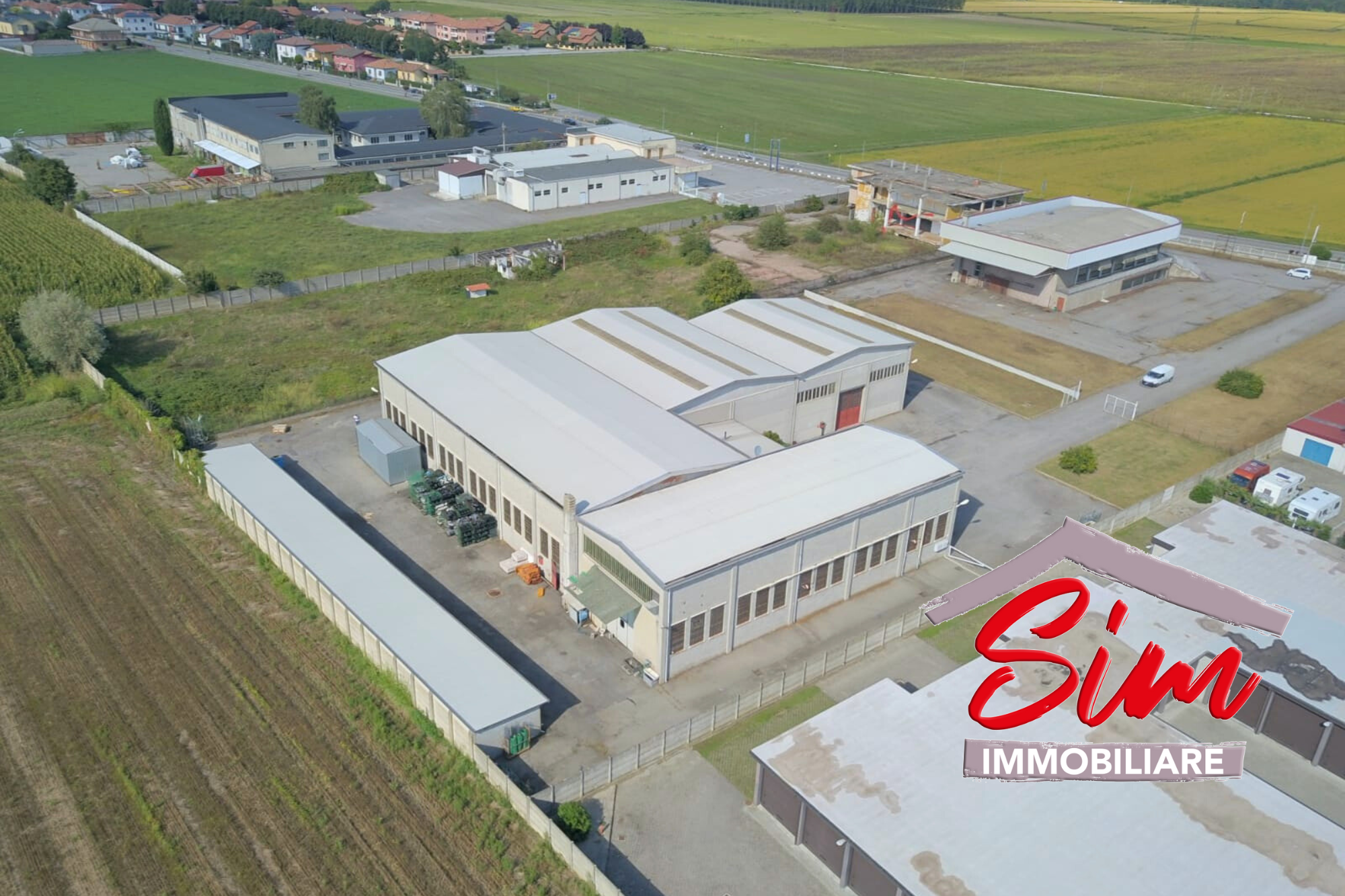 Immagine 22 di Locale commerciale in vendita  in Strada statale 229 del Lago d'Ortatrada provincial sn a Caltignaga