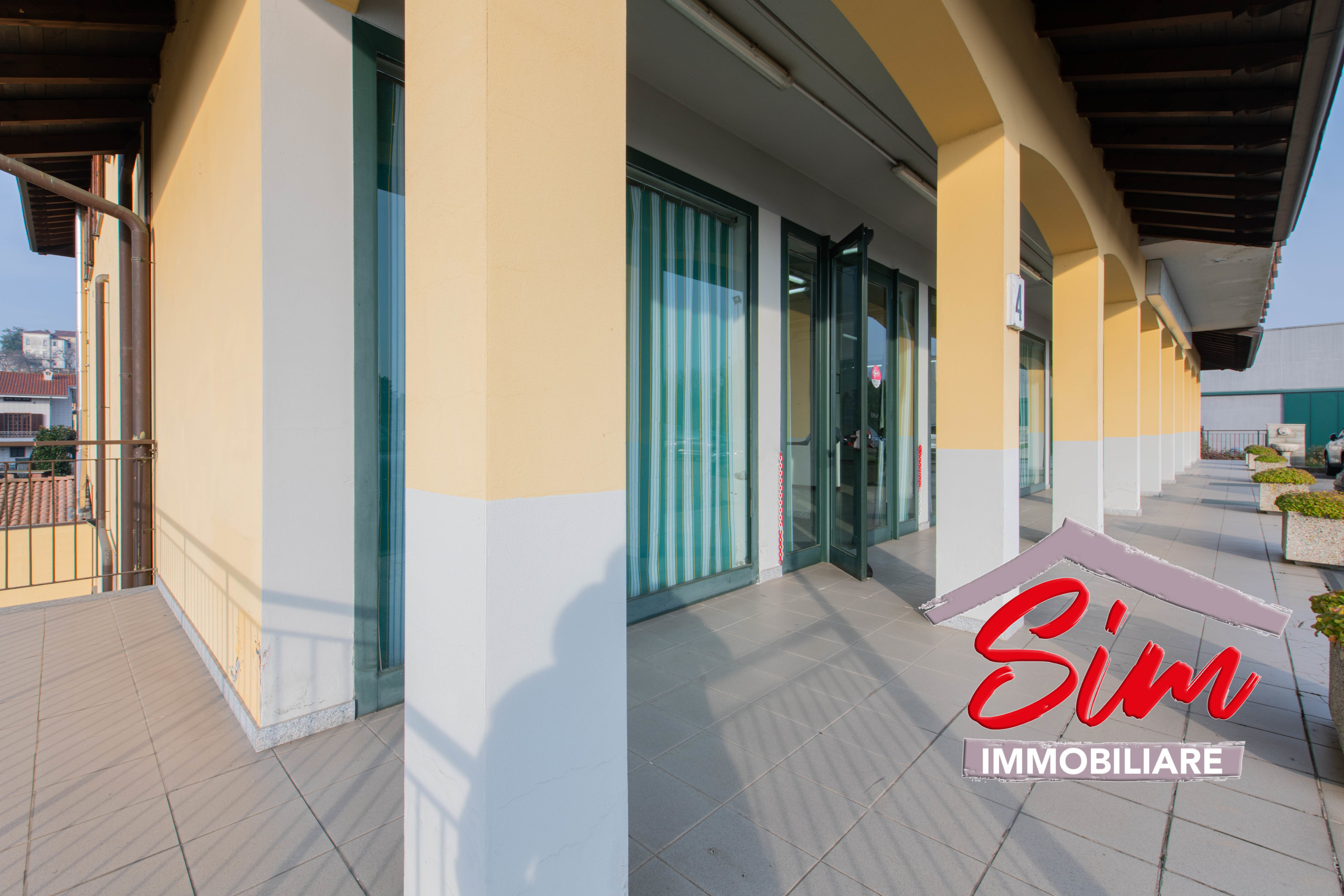 Immagine 4 di Locale commerciale in vendita  in Via Vecchia Circonvallazione sn a Oleggio