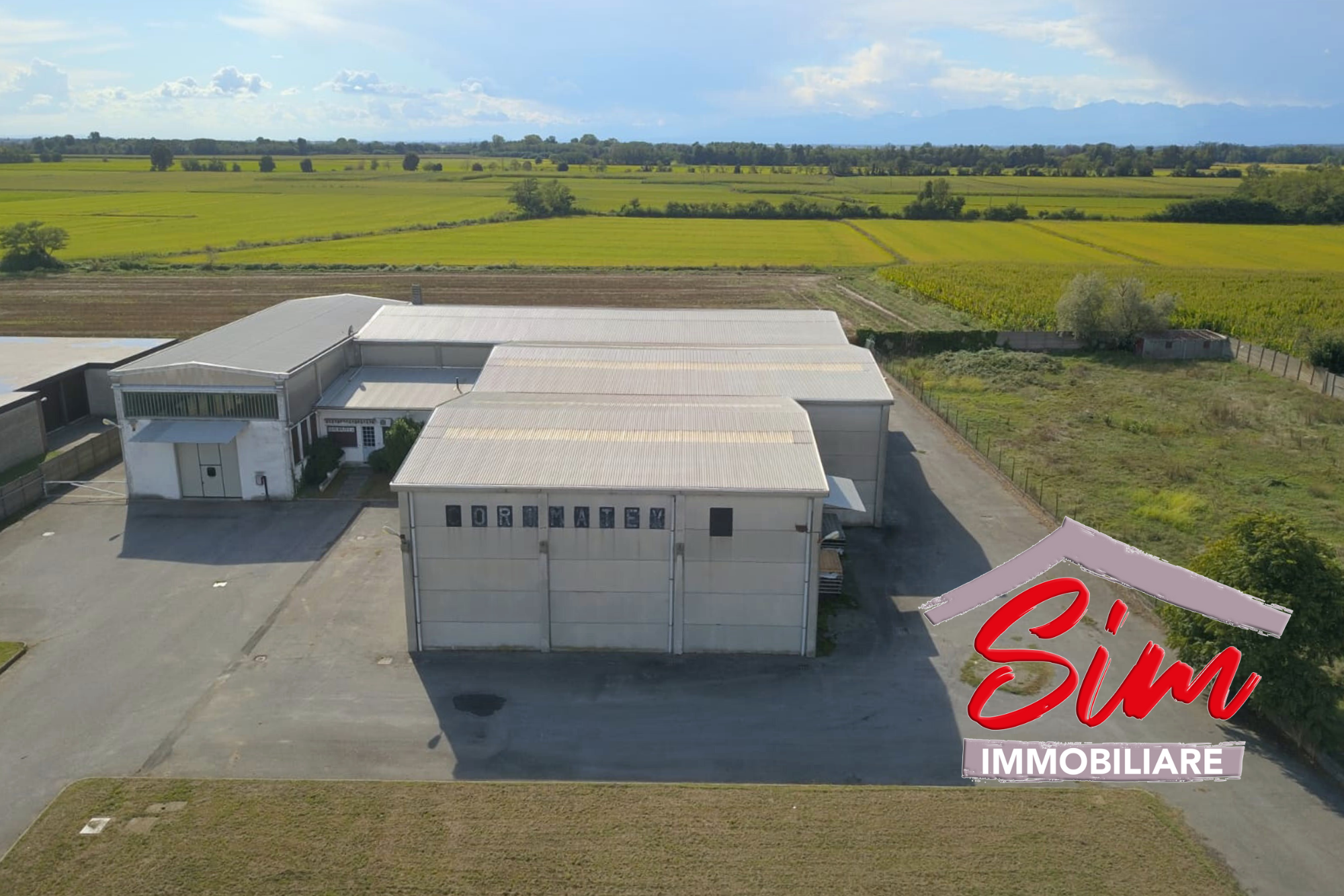 Immagine 27 di Locale commerciale in vendita  in Strada statale 229 del Lago d'Ortatrada provincial sn a Caltignaga