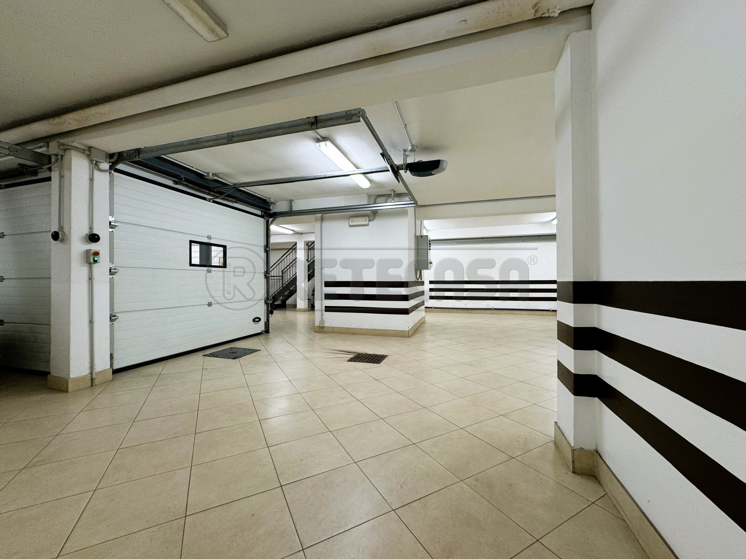 Immagine 5 di Garage in vendita  in Riviera San Benedetto 30 a Padova