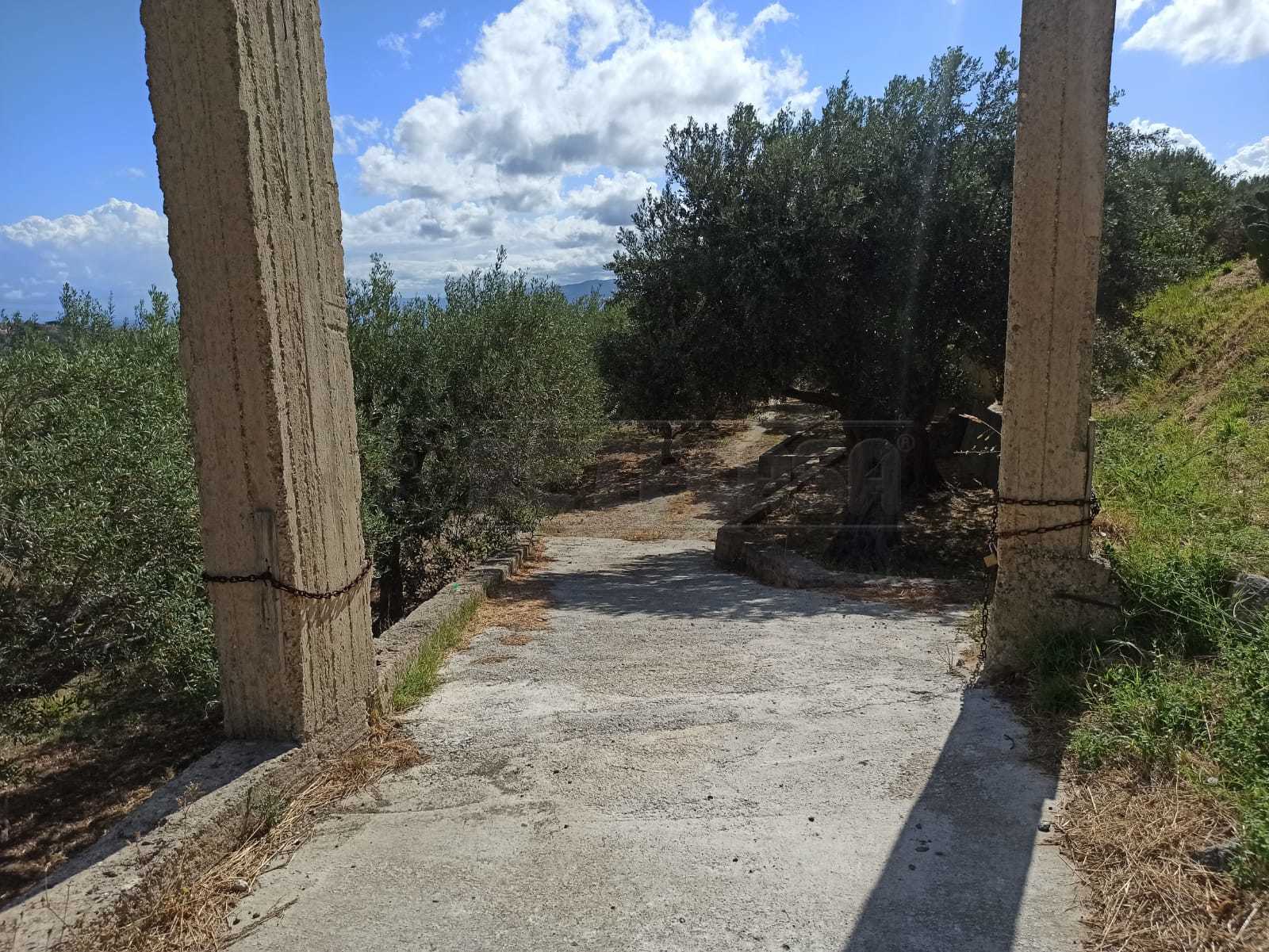 Immagine 4 di Rustico / casale in vendita  in Contrada Sant'Anna 39 a Messina