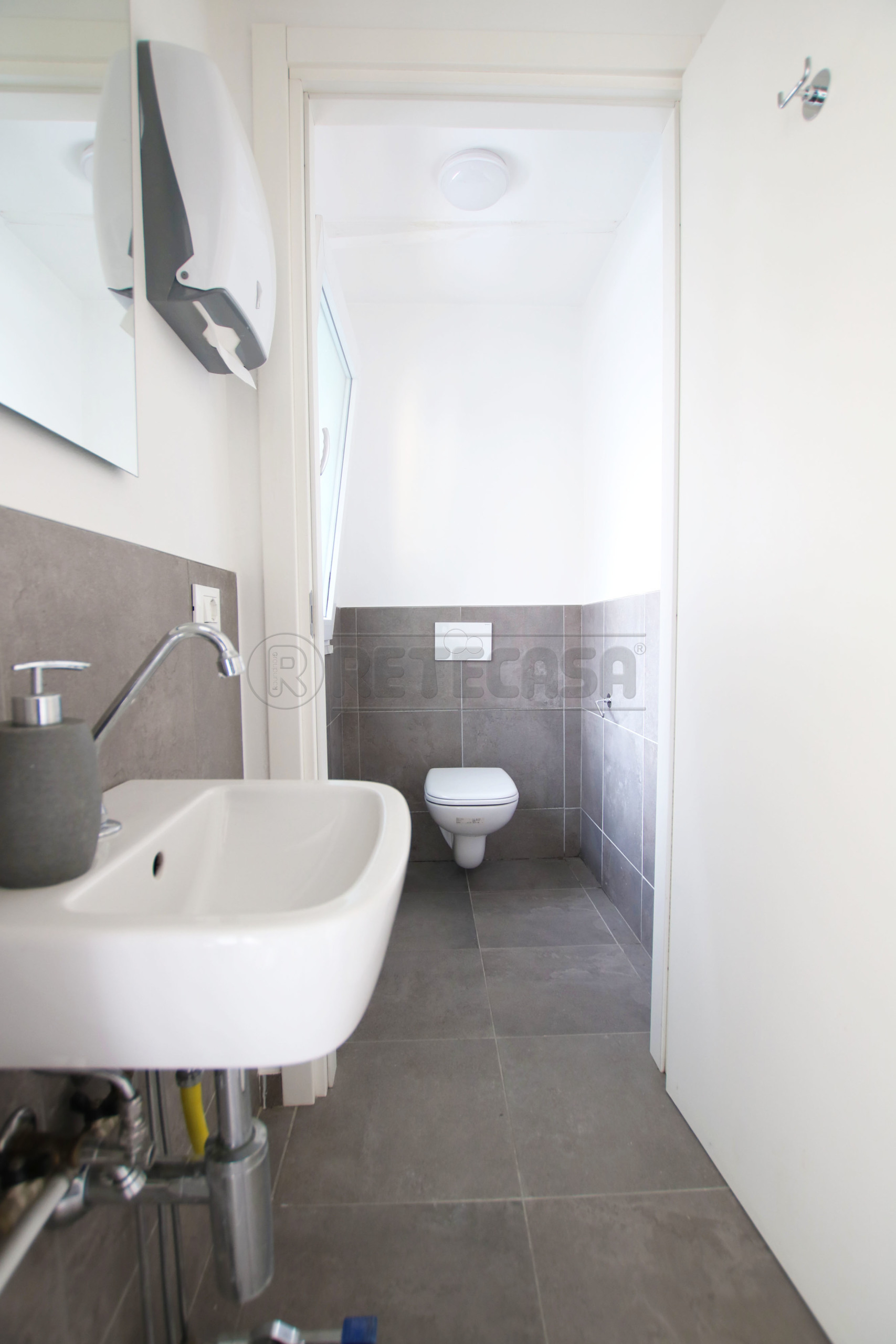 Immagine 14 di Locale commerciale in affitto  in viale riviera berica 451 a Vicenza